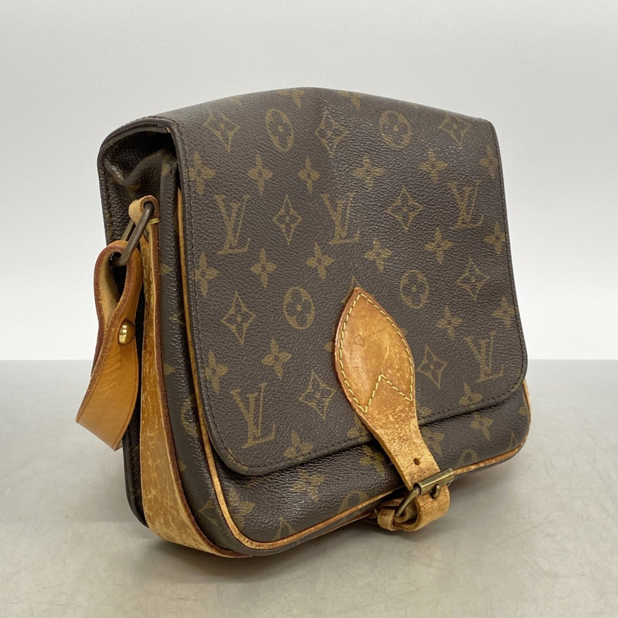 Louis Vuitton Brown Shoulder Bag (Pre-Owned)