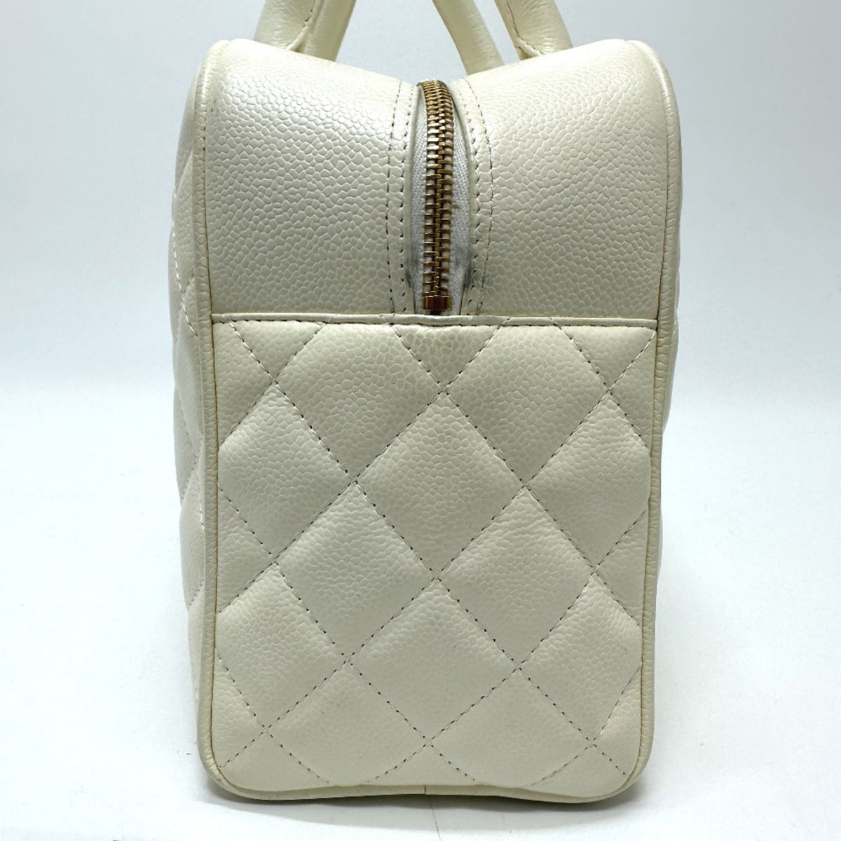 Chanel White Leather Handbag (Pre-Owned)