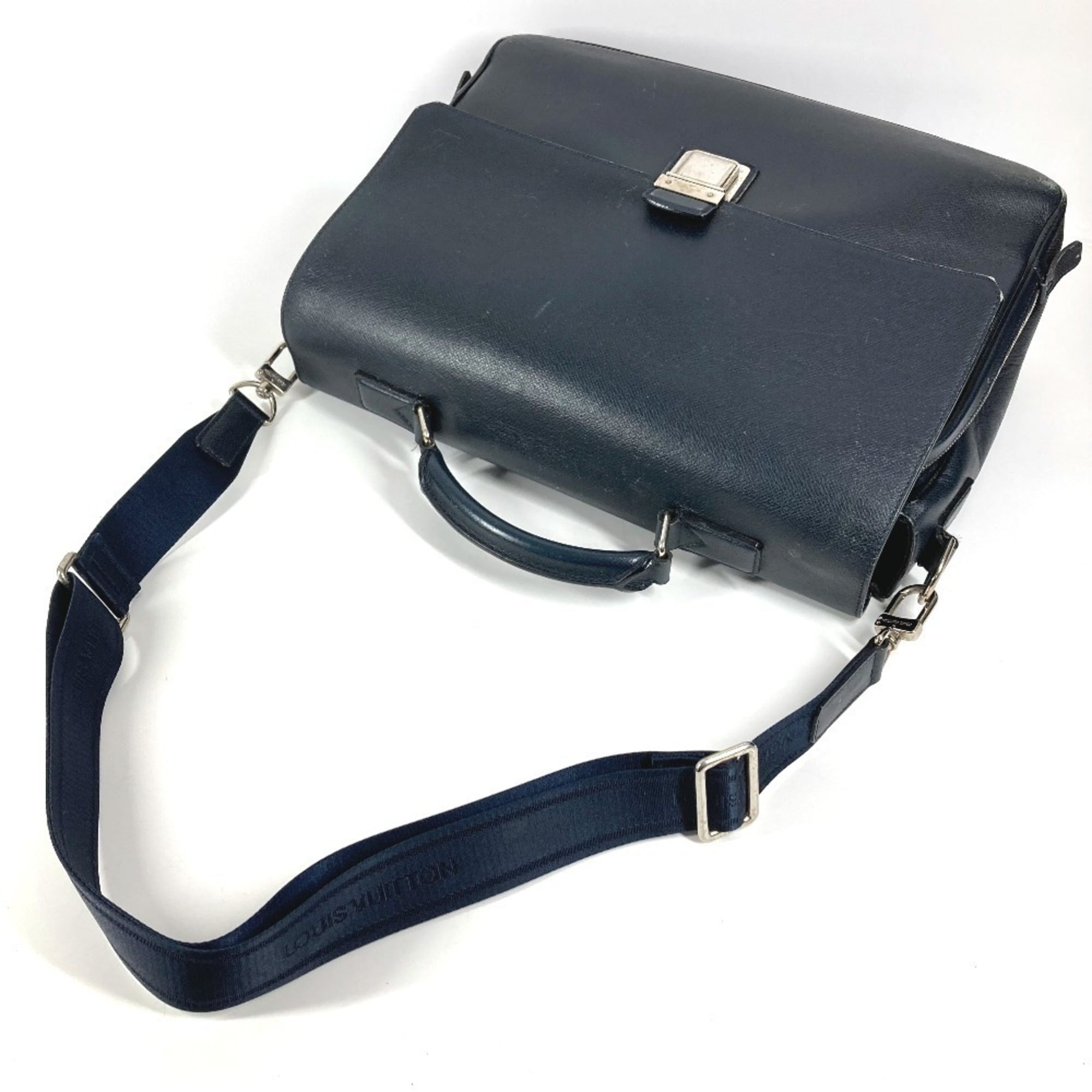 Louis Vuitton Boreal Navy Taiga Leather Handbag Shoulder Bag (Pre-Owned)