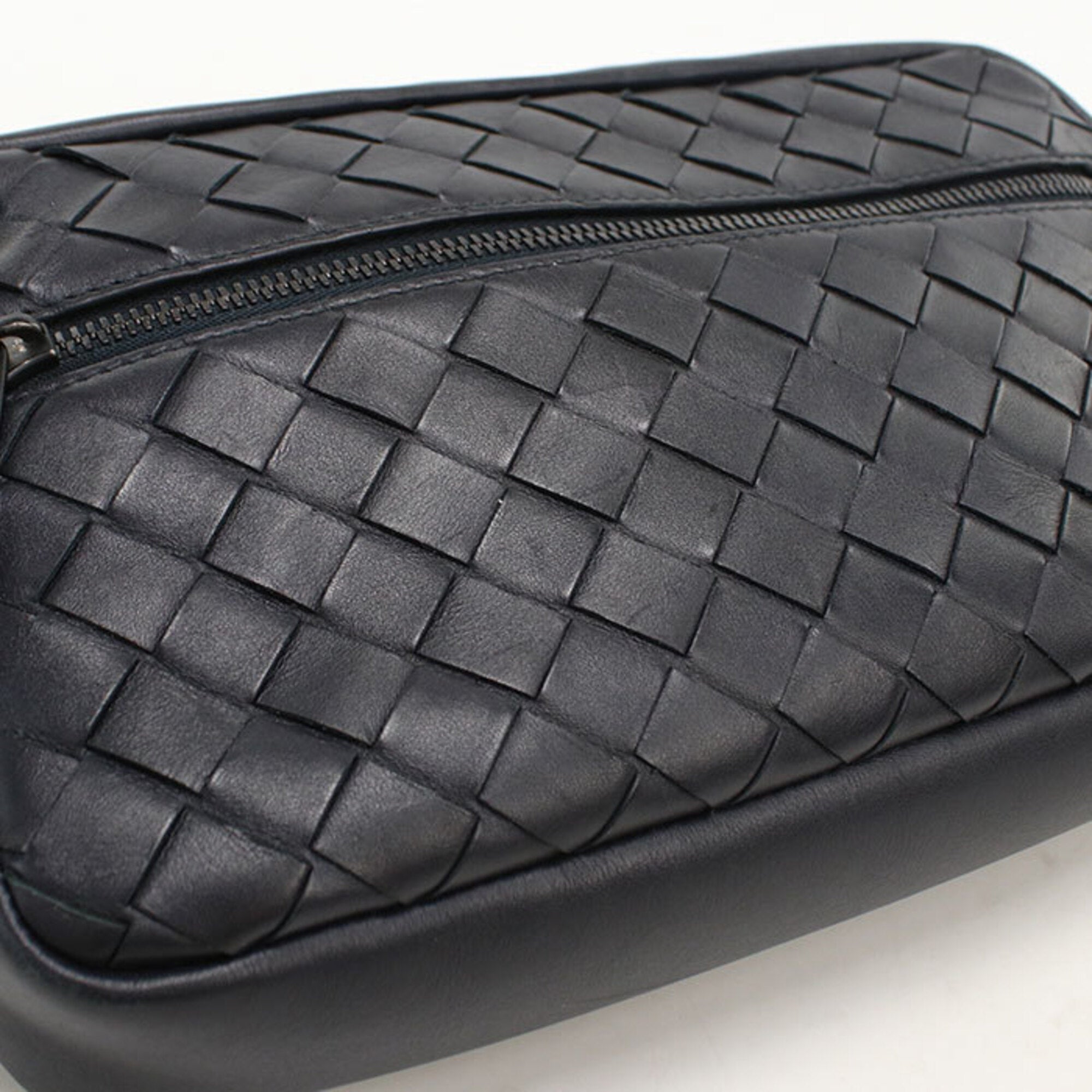Bottega Veneta Black Leather Sling Bag (Pre-Owned)