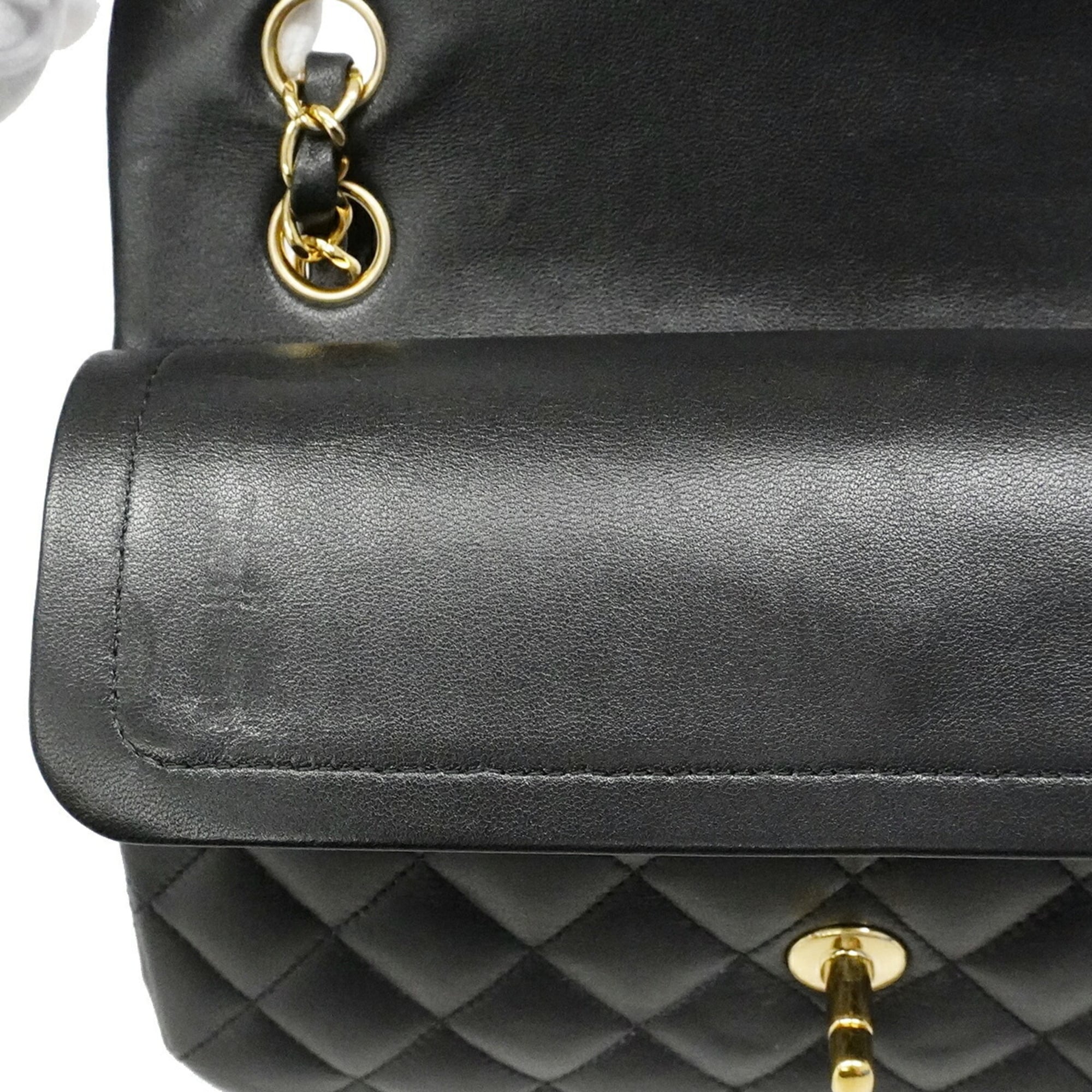 Chanel Black Leather Shoulder Bag (Pre-Owned)