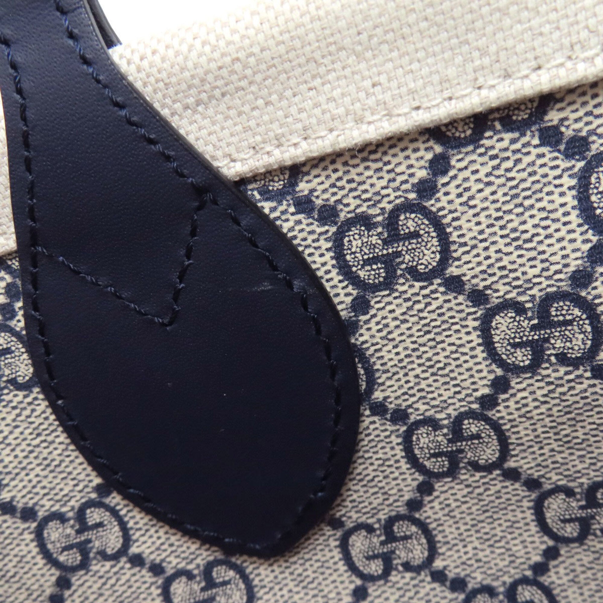 Gucci Navy White Canvas Handbag (Pre-Owned)
