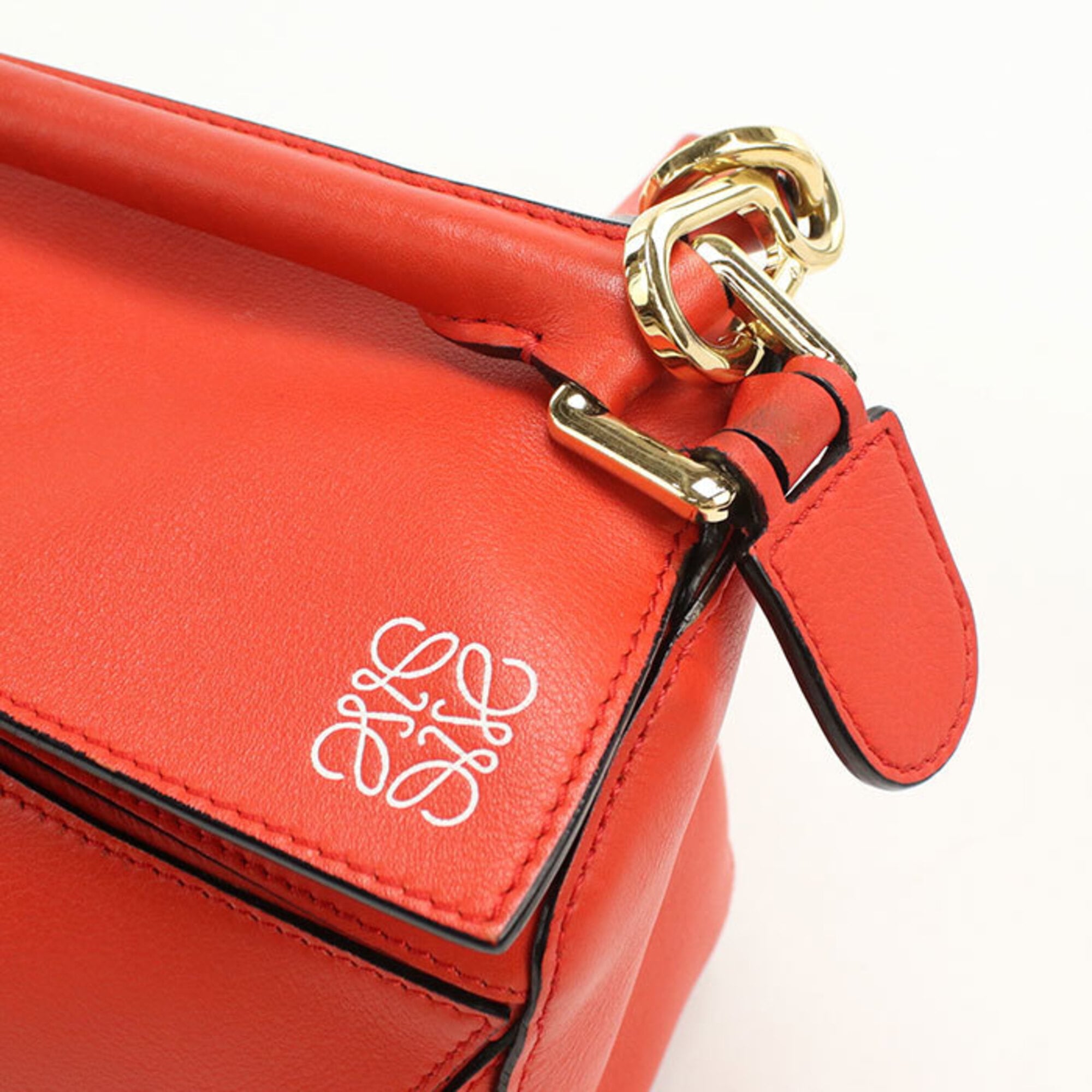 Loewe Red Color Leather Handbag (Pre-Owned)