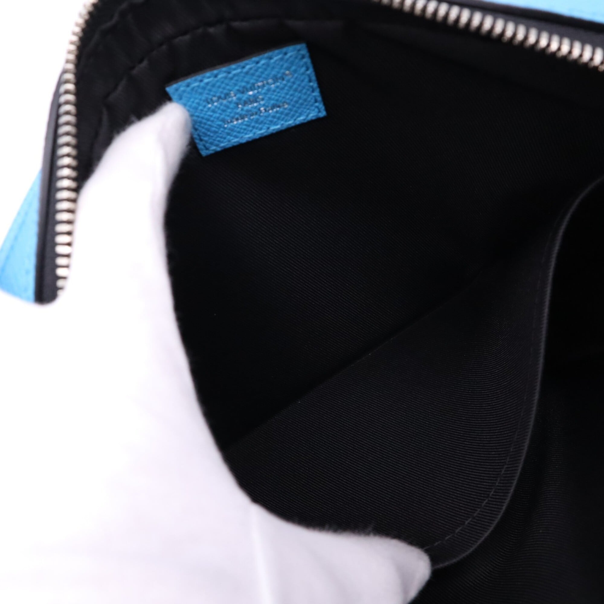 Louis Vuitton Taigarama Blue Leather Shoulder Bag Sling Bag (Pre-Owned)