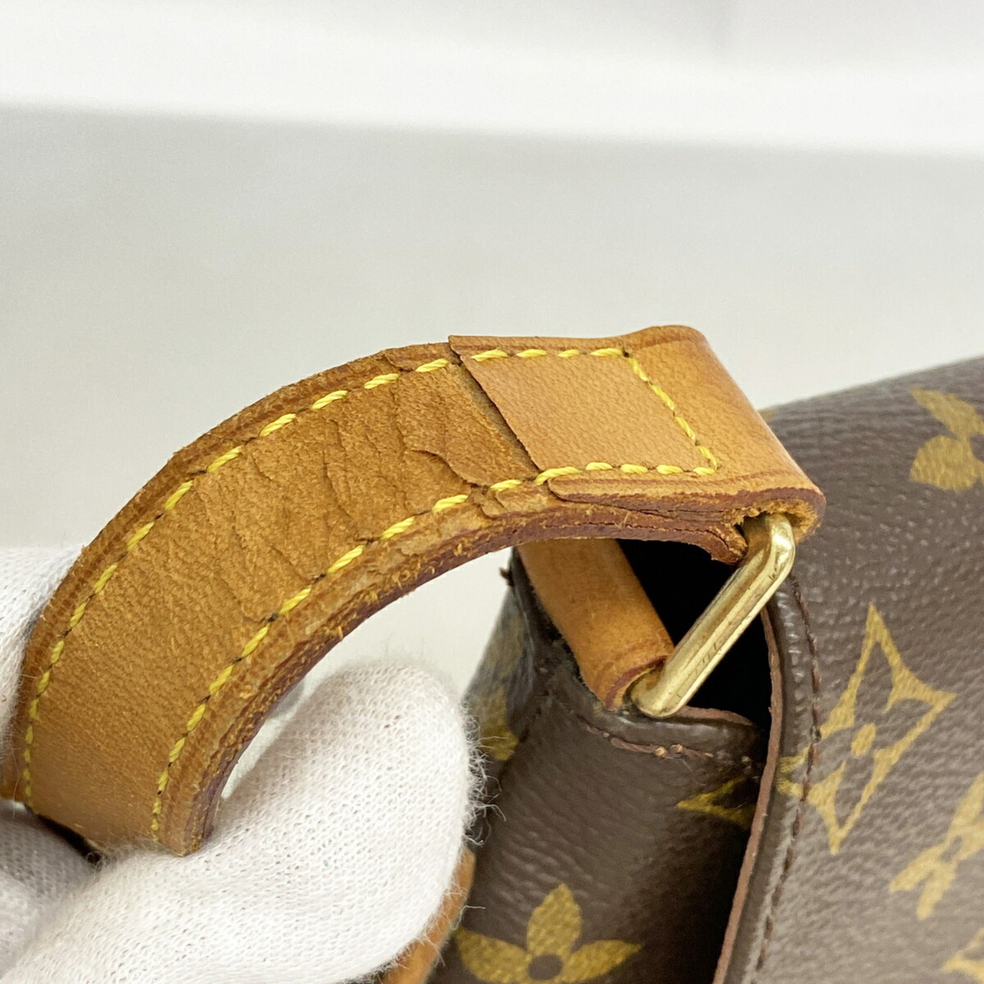 Louis Vuitton Brown Shoulder Bag (Pre-Owned)