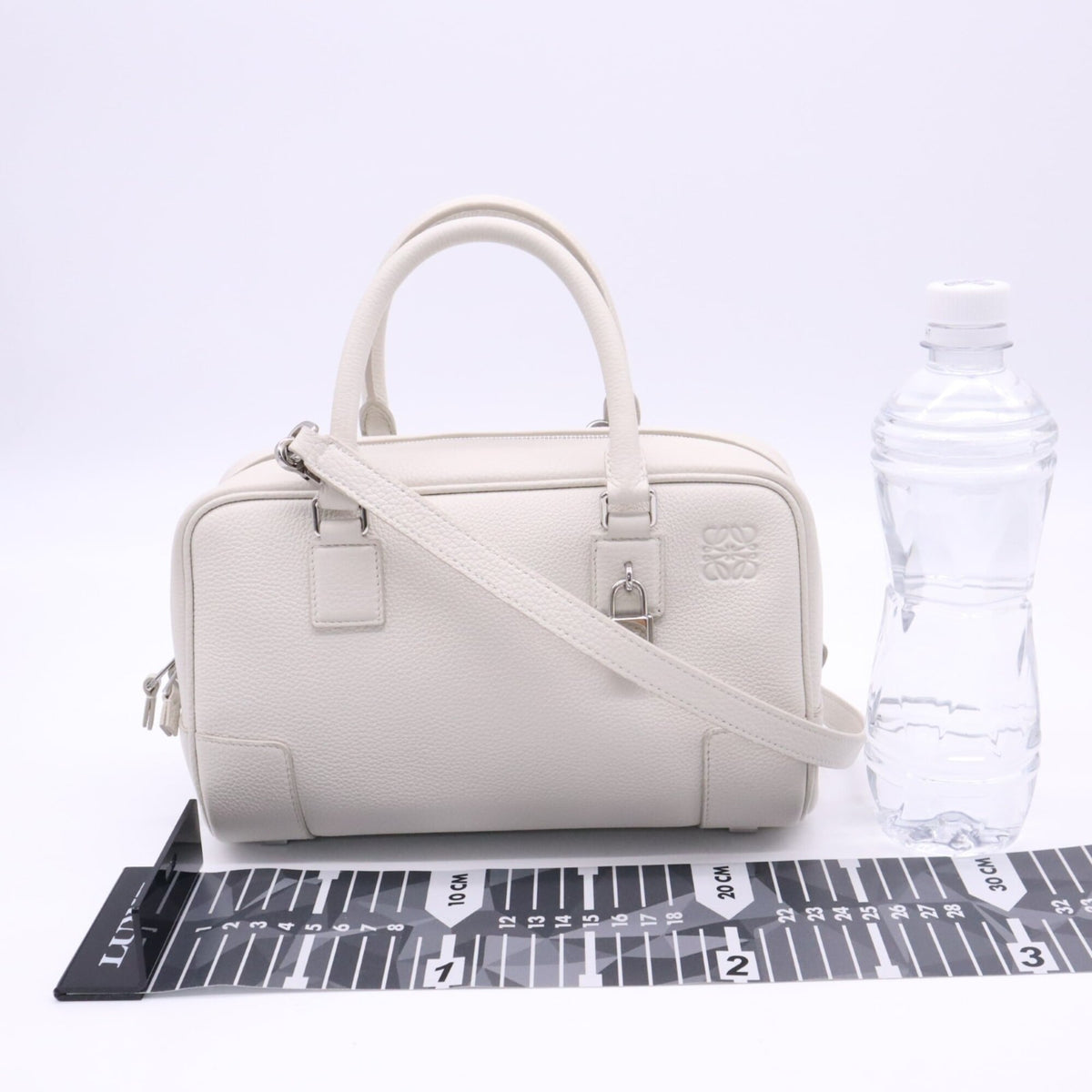 Loewe Amazona White Leather Handbag Shoulder Bag (Pre-Owned)