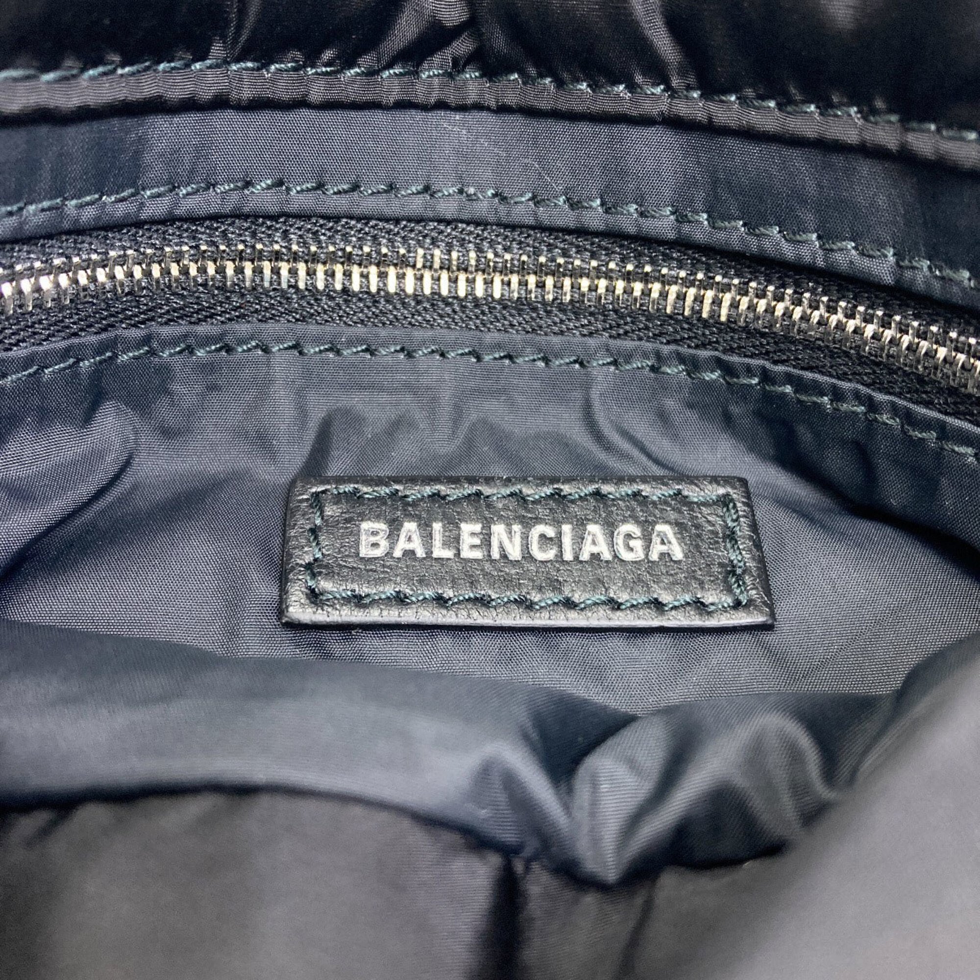 Balenciaga Black Nylon Shoulder Bag (Pre-Owned)