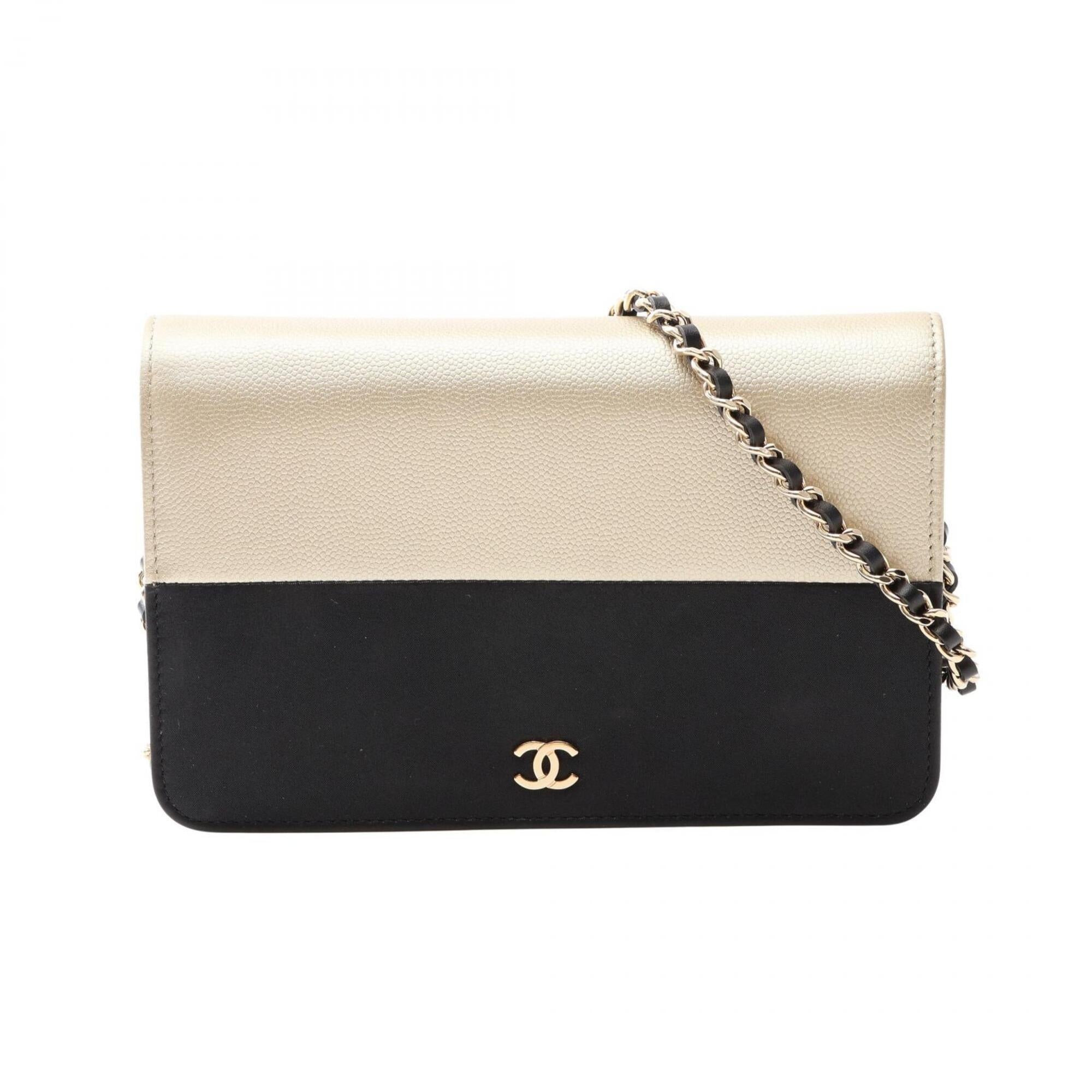Chanel Black Leather Grained Calfskin Handbag Shoulder Bag (Pre-Owned)