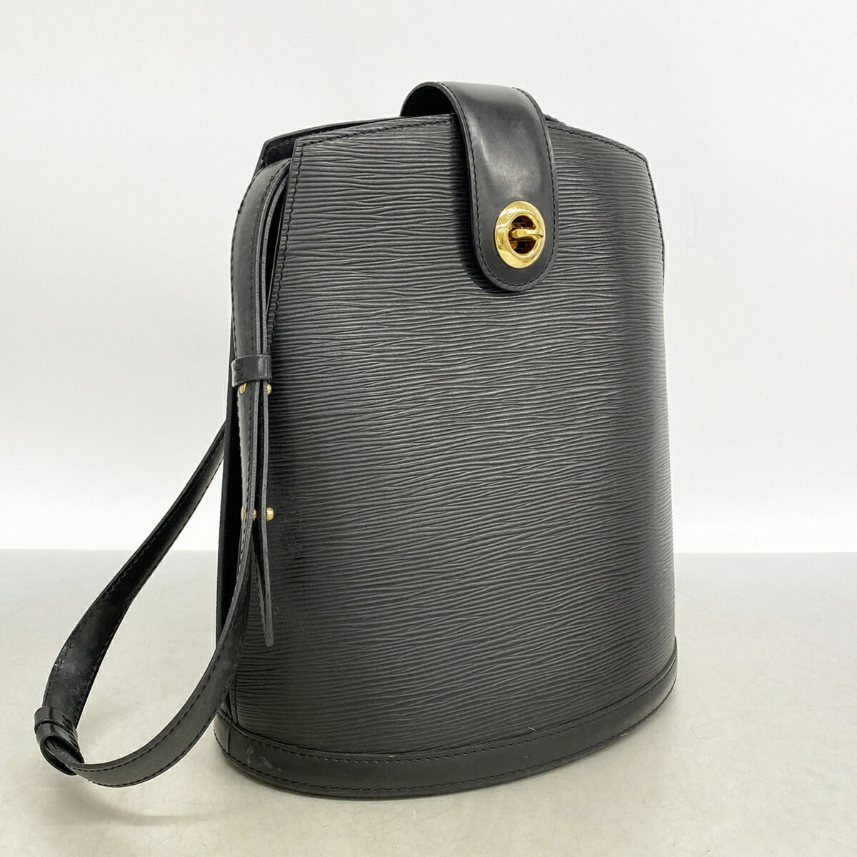 Louis Vuitton Noir Shoulder Bag (Pre-Owned)