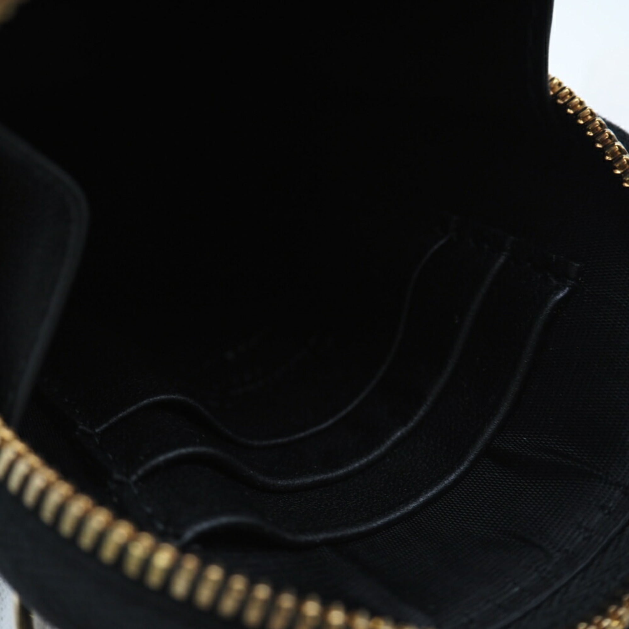 Christian Dior Black Leather Shoulder Bag (Pre-Owned)