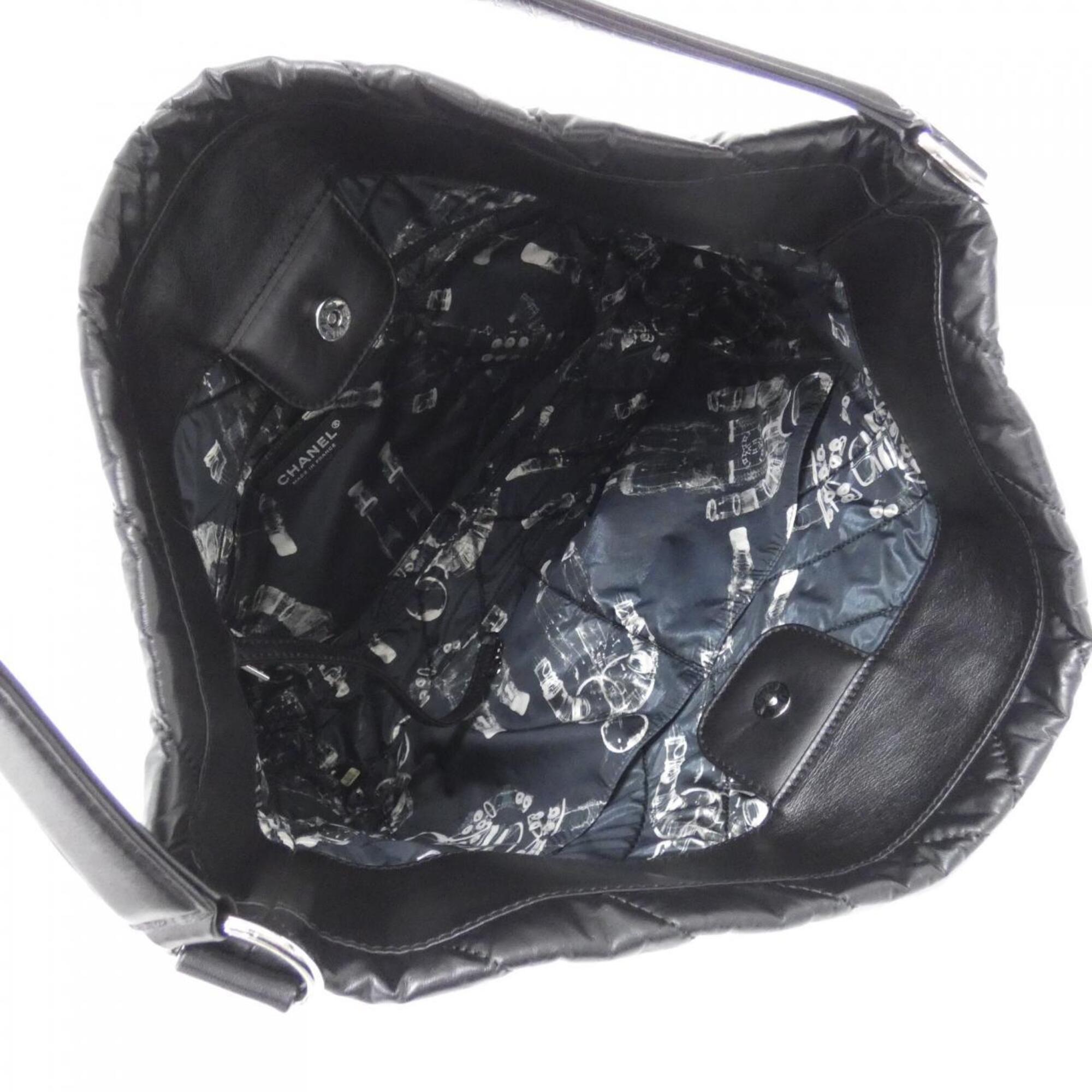Chanel Black Leather Shoulder Bag (Pre-Owned)
