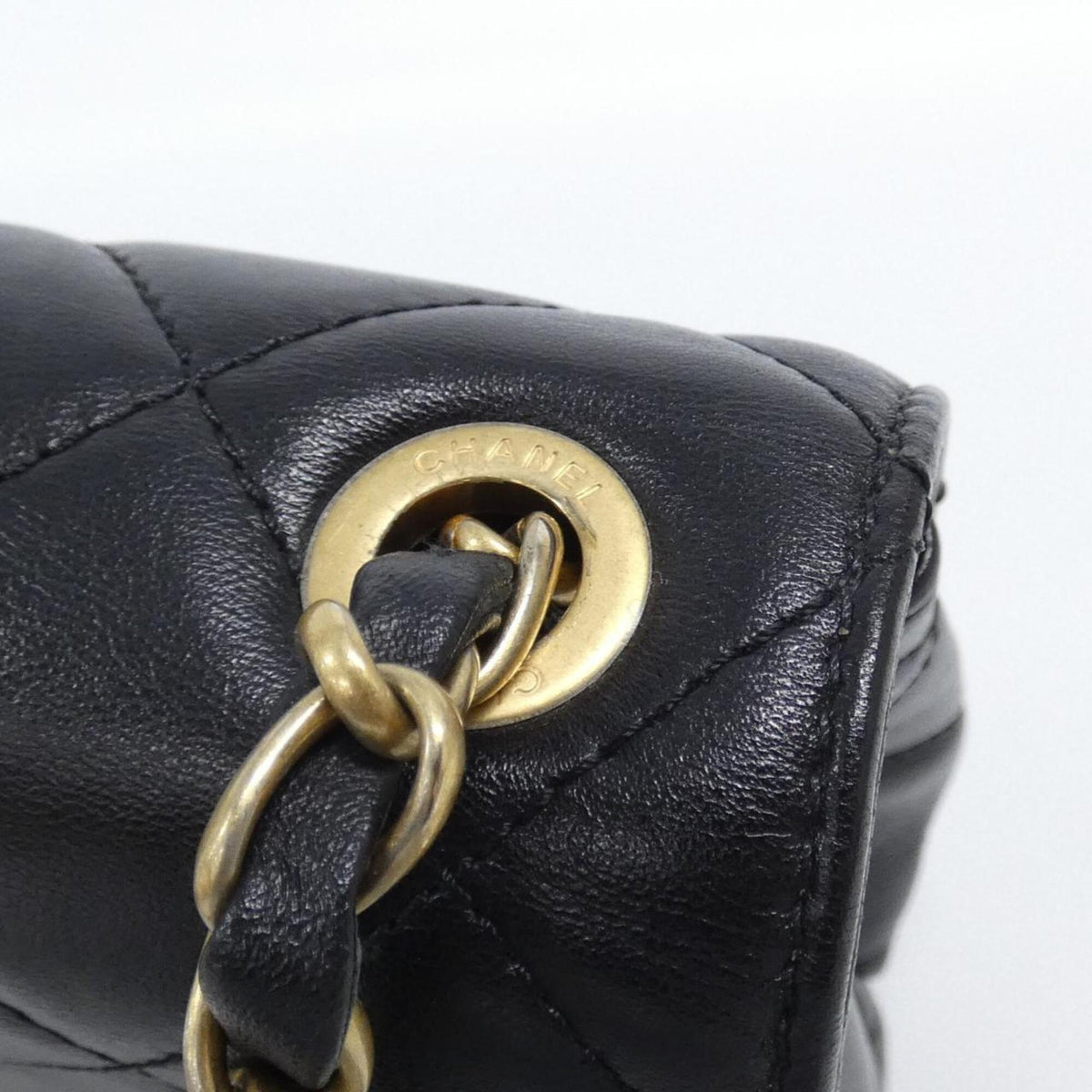 Chanel Black Leather Shoulder Bag (Pre-Owned)