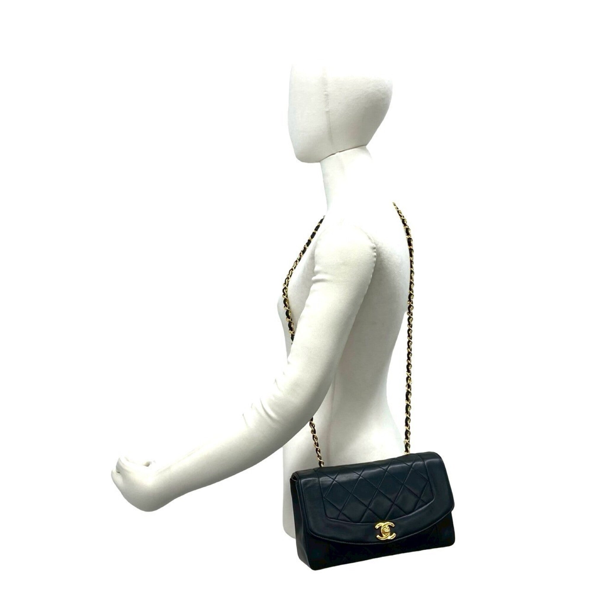 Chanel Black Leather Shoulder Bag (Pre-Owned)