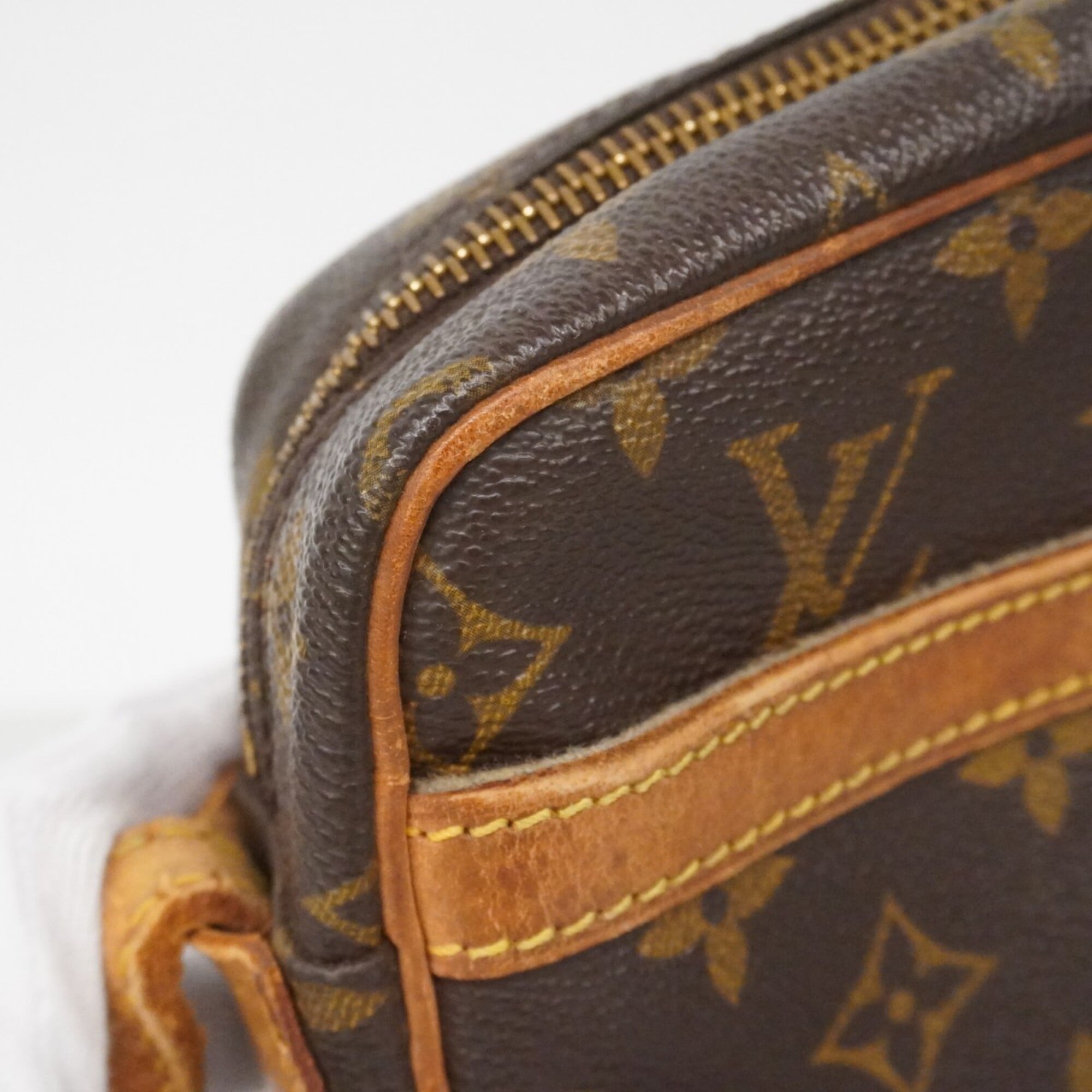 Louis Vuitton Brown Shoulder Bag (Pre-Owned)