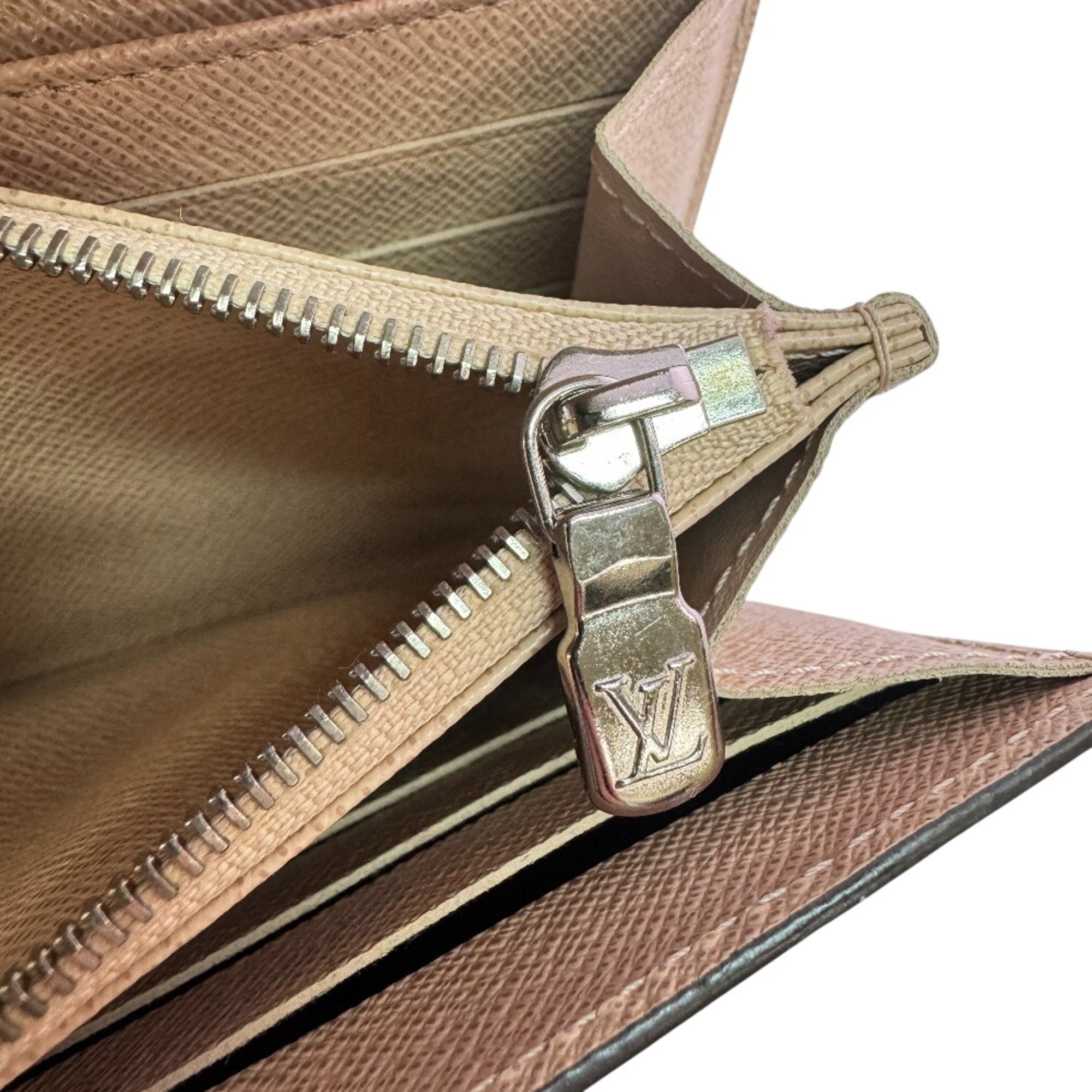 Louis Vuitton Beige Leather (Pre-Owned)