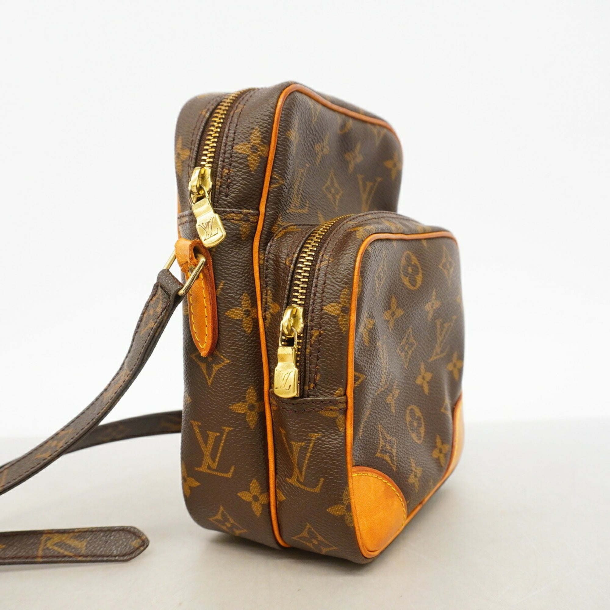 Louis Vuitton Brown Shoulder Bag (Pre-Owned)