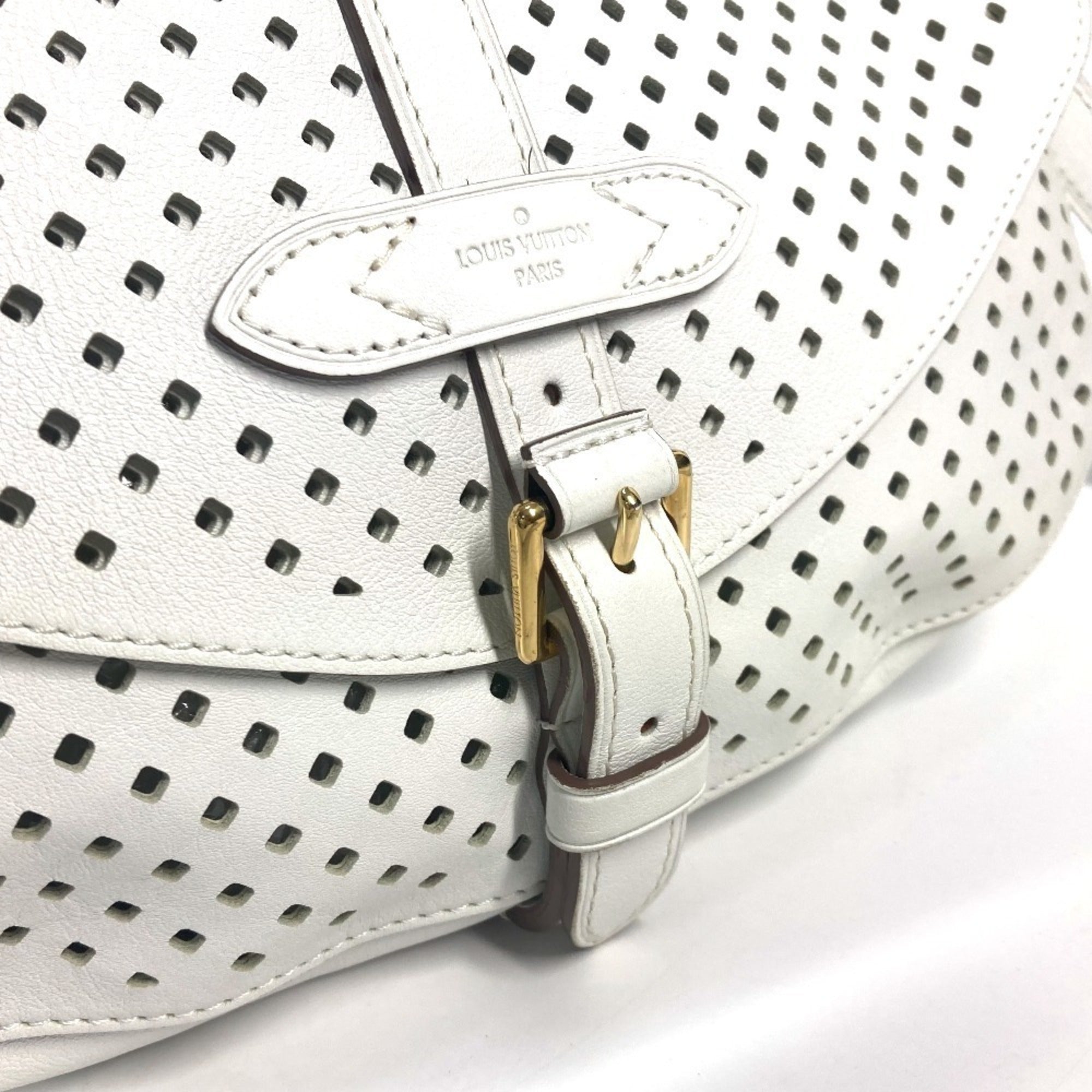 Louis Vuitton White Leather Messenger Bag Shoulder Bag (Pre-Owned)