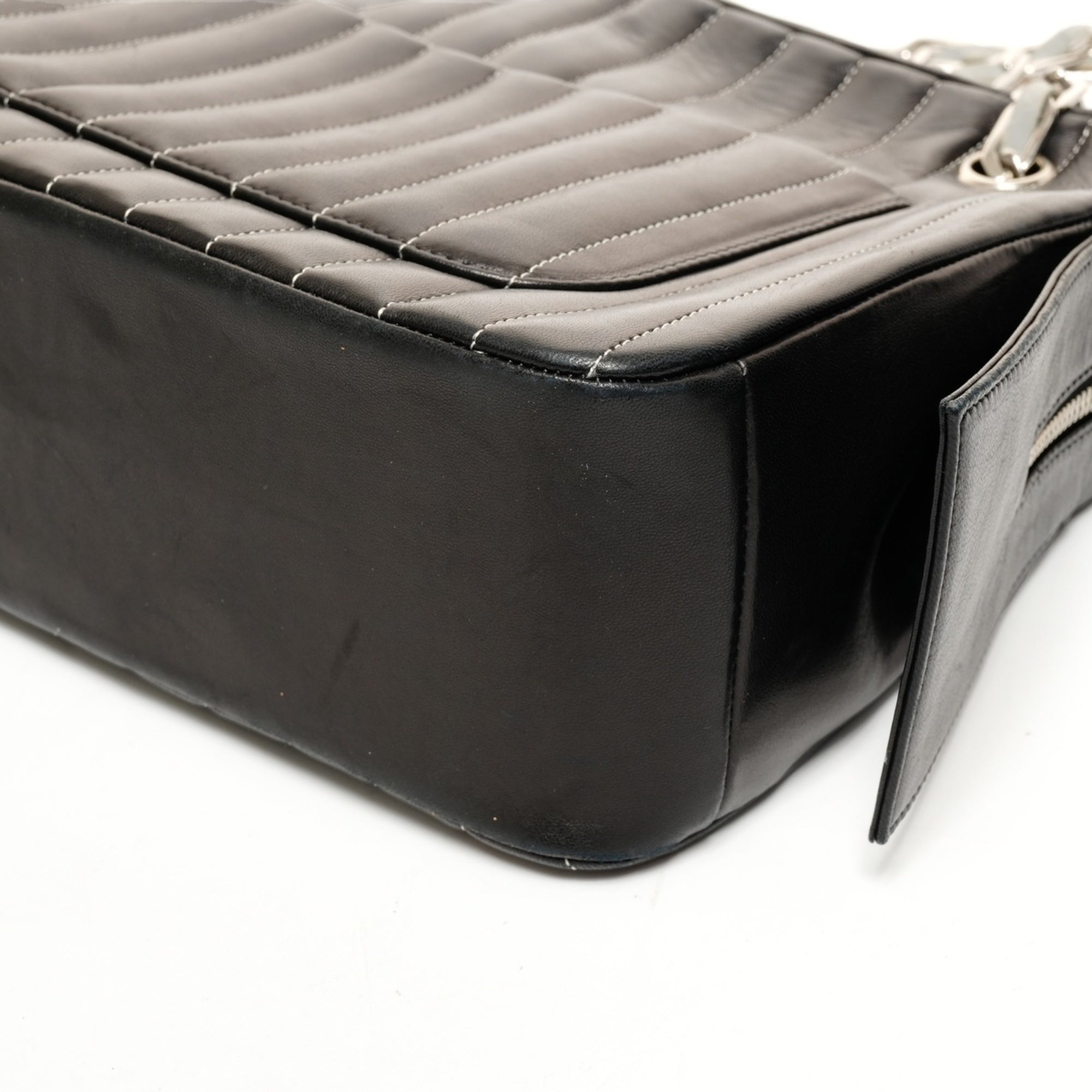 Chanel Black Shoulder Bag (Pre-Owned)