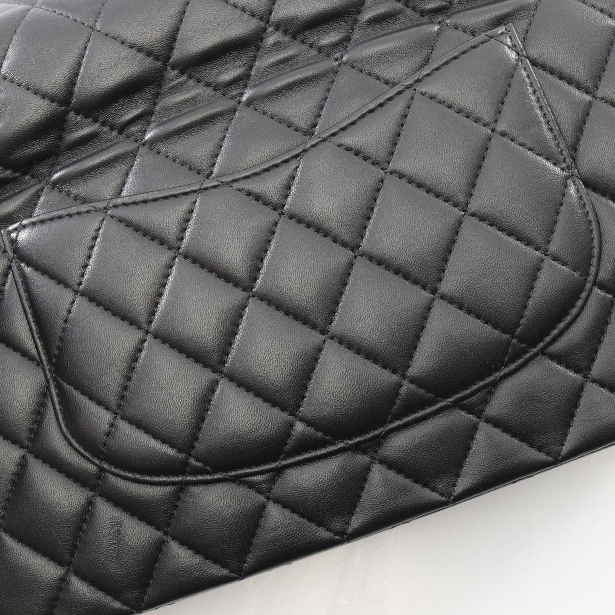 Chanel Matelasse Black Leather Shoulder Bag (Pre-Owned)