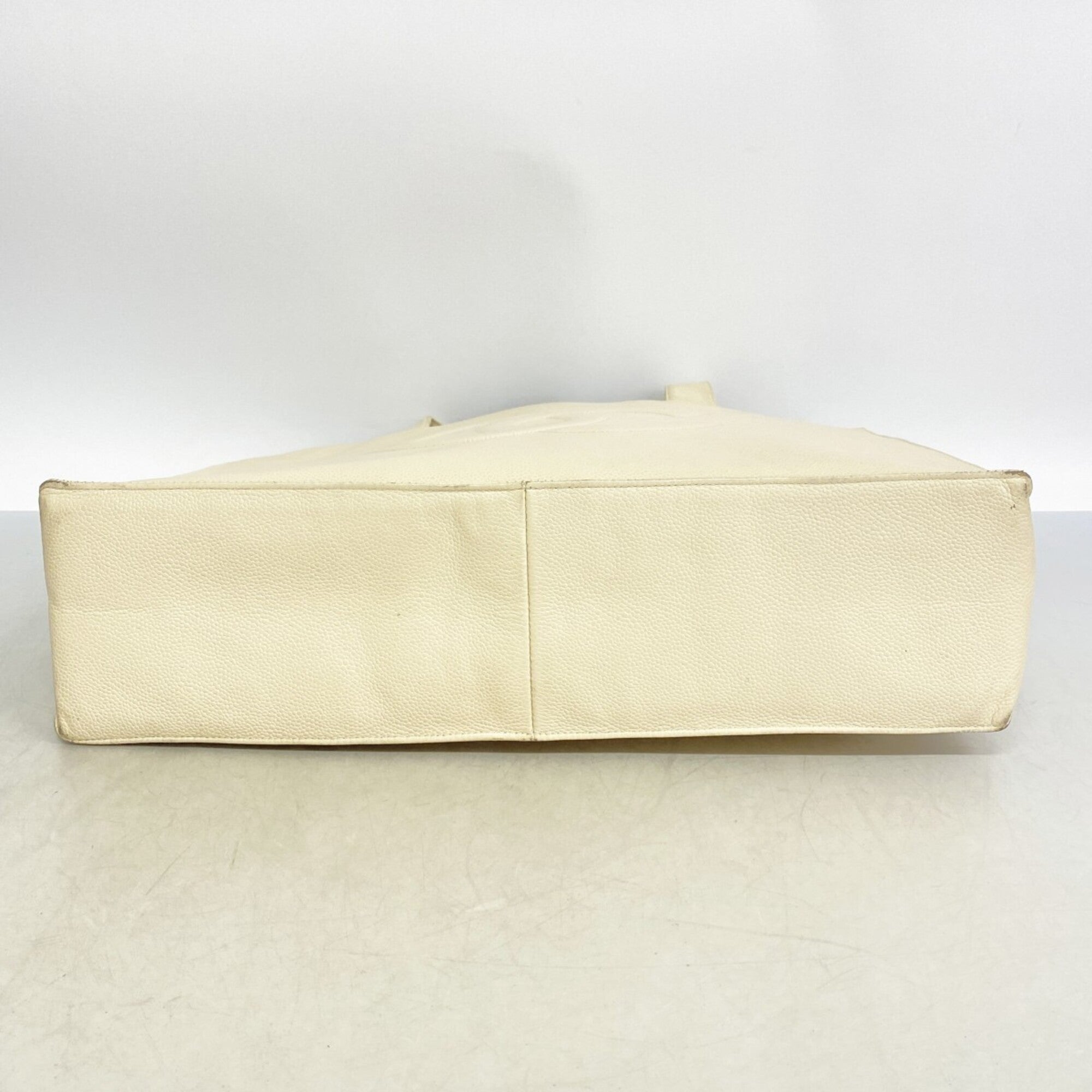 Chanel White Grained Calfskin Tote Bag (Pre-Owned)