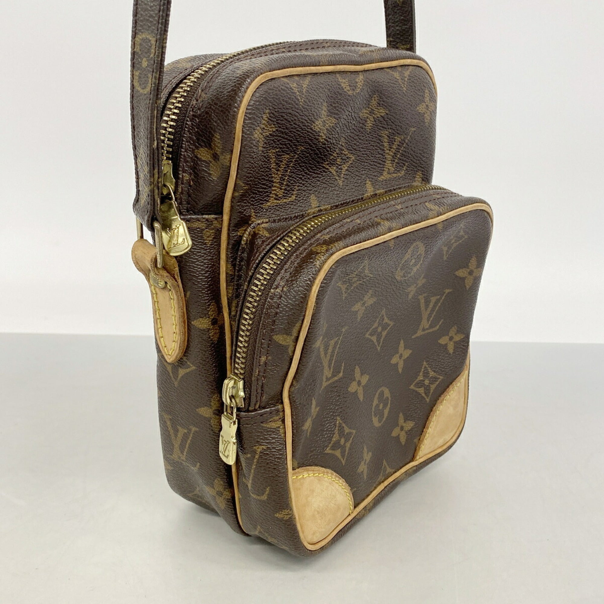 Louis Vuitton Brown Shoulder Bag (Pre-Owned)