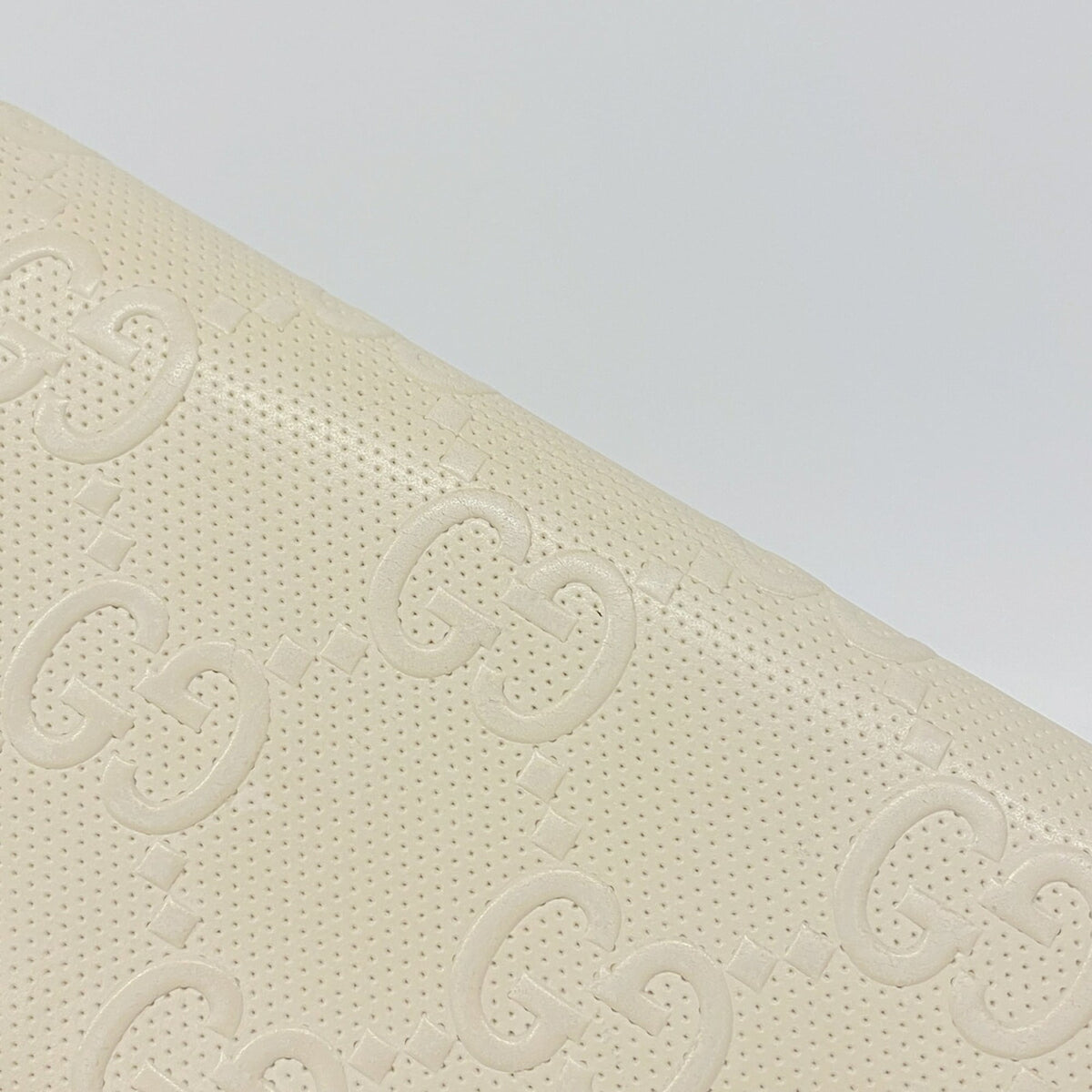Gucci Ivory Leather Long Wallet (Bi-Fold) (Pre-Owned)