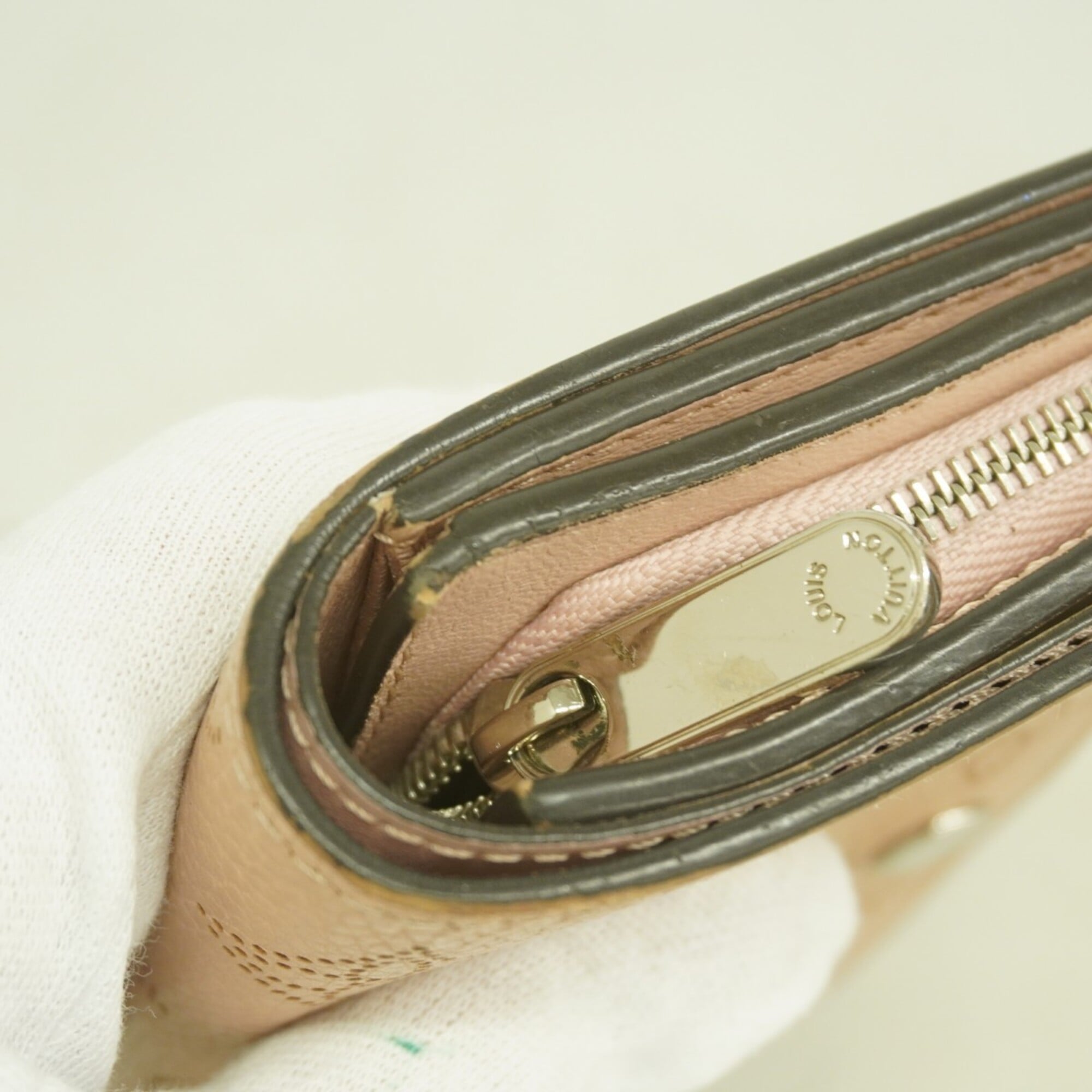 Louis Vuitton Magnolia Wallet (Bi-Fold) (Pre-Owned)