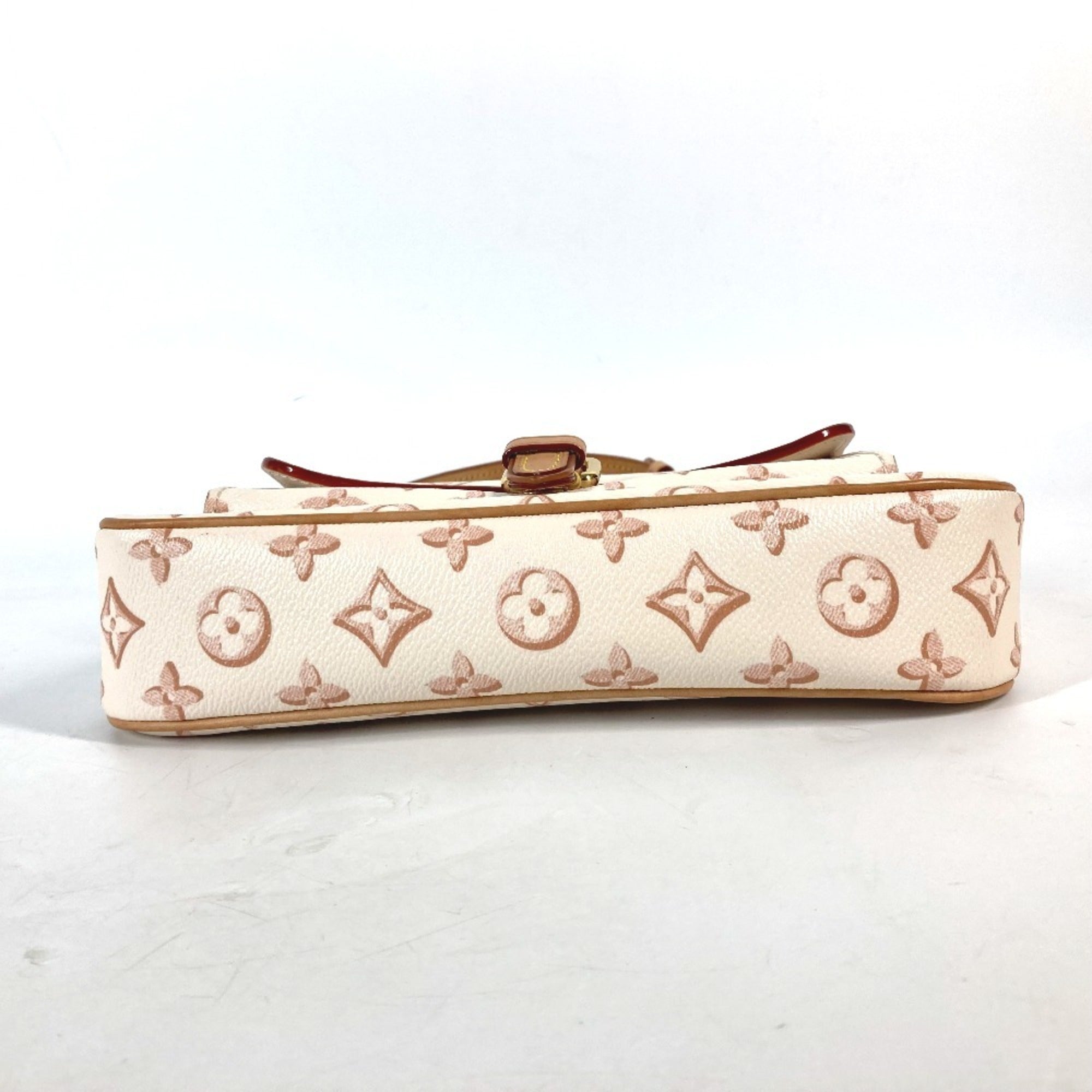 Louis Vuitton Beige Monogram Pochette Shoulder Bag (Pre-Owned)