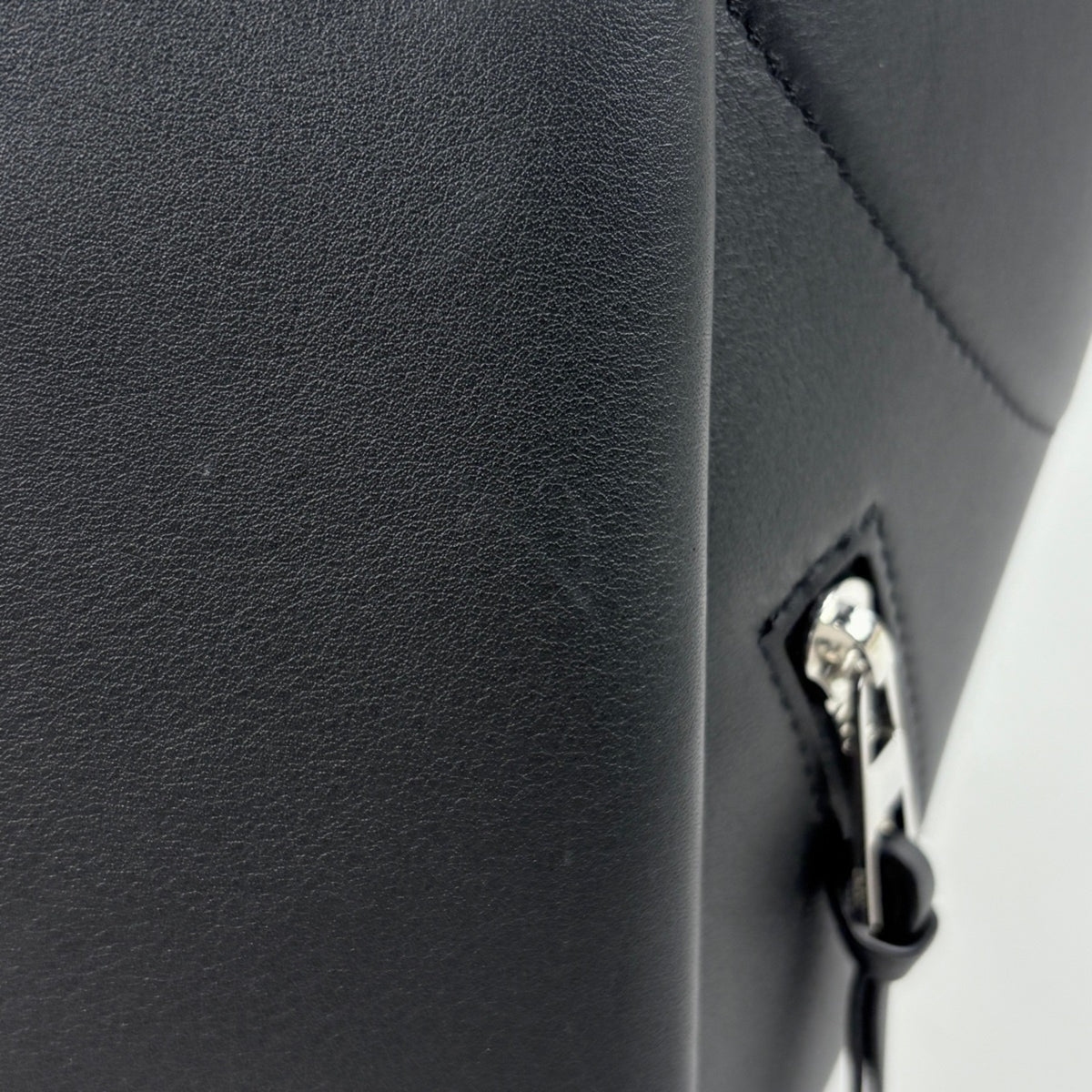 Loewe Black Leather Handbag (Pre-Owned)