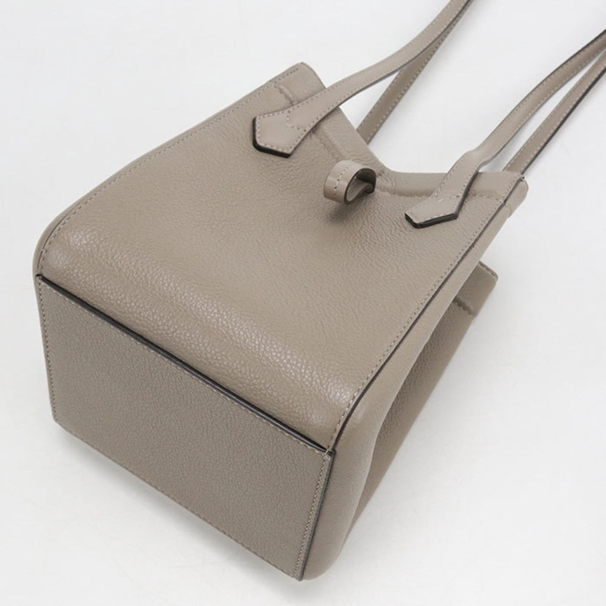 Fendi Gray Leather Shoulder Bag (Pre-Owned)