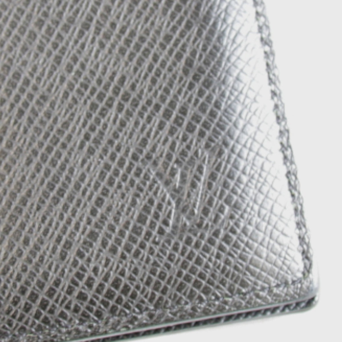 Louis Vuitton Taiga Black Taiga Leather Wallet (Bi-Fold) (Pre-Owned)