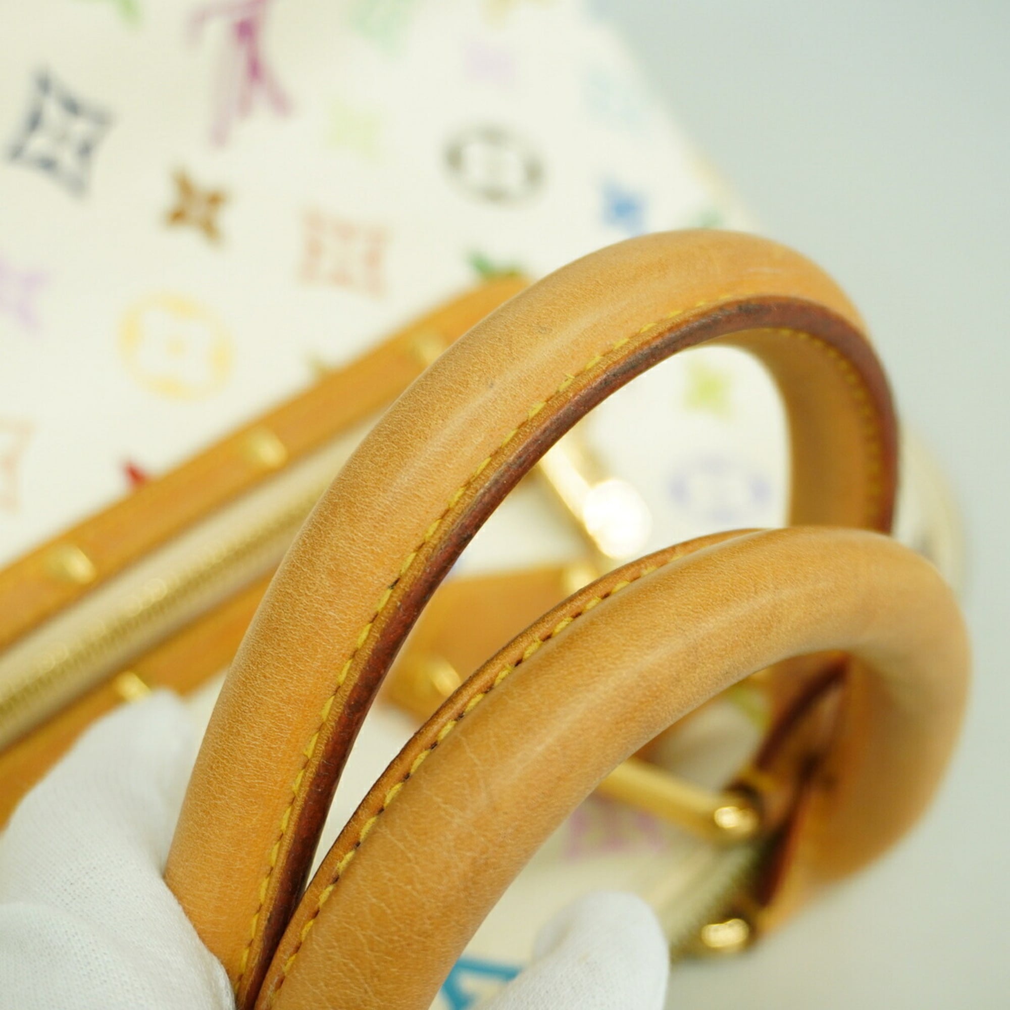 Louis Vuitton Blanc Handbag (Pre-Owned)