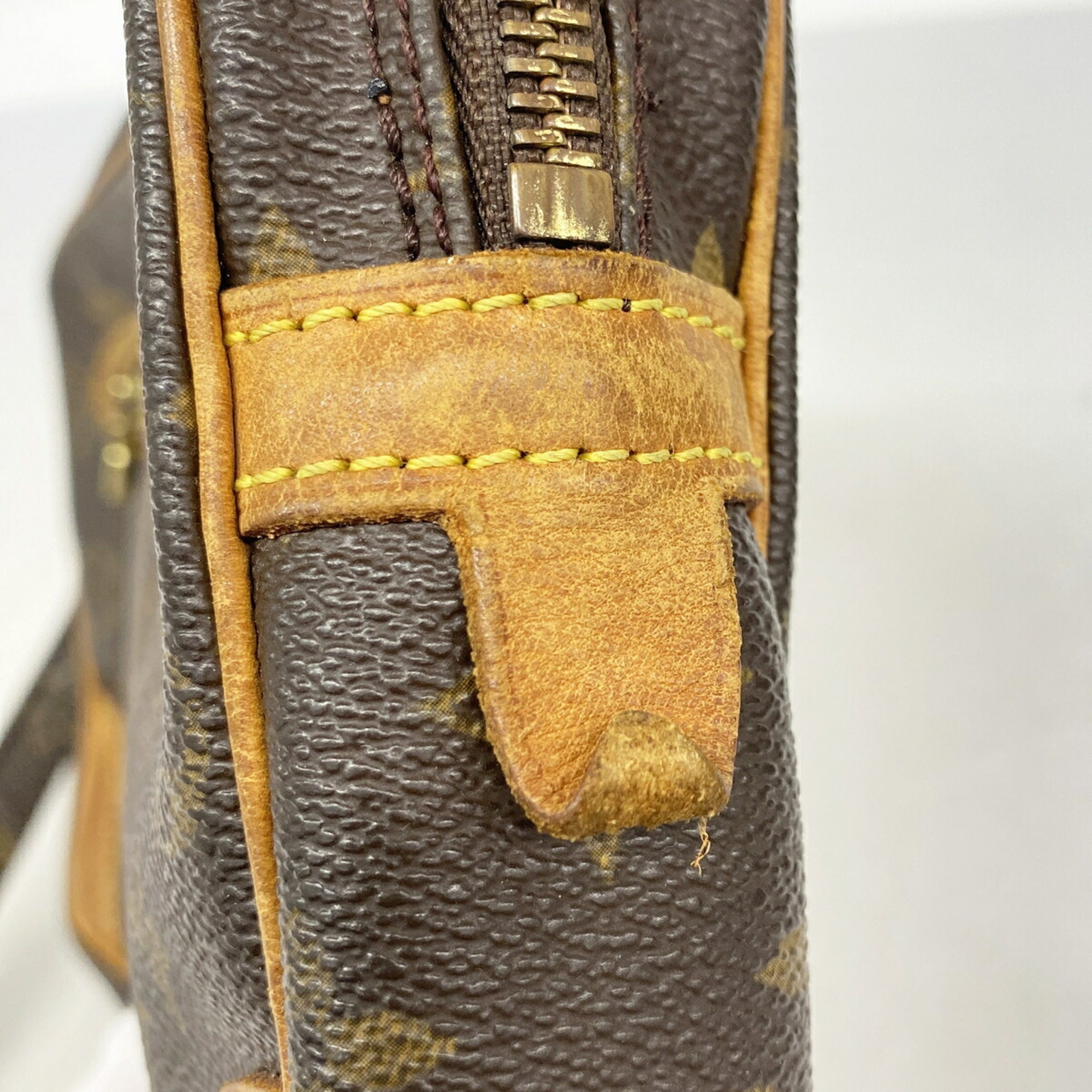 Louis Vuitton Brown Clutch Bag (Pre-Owned)