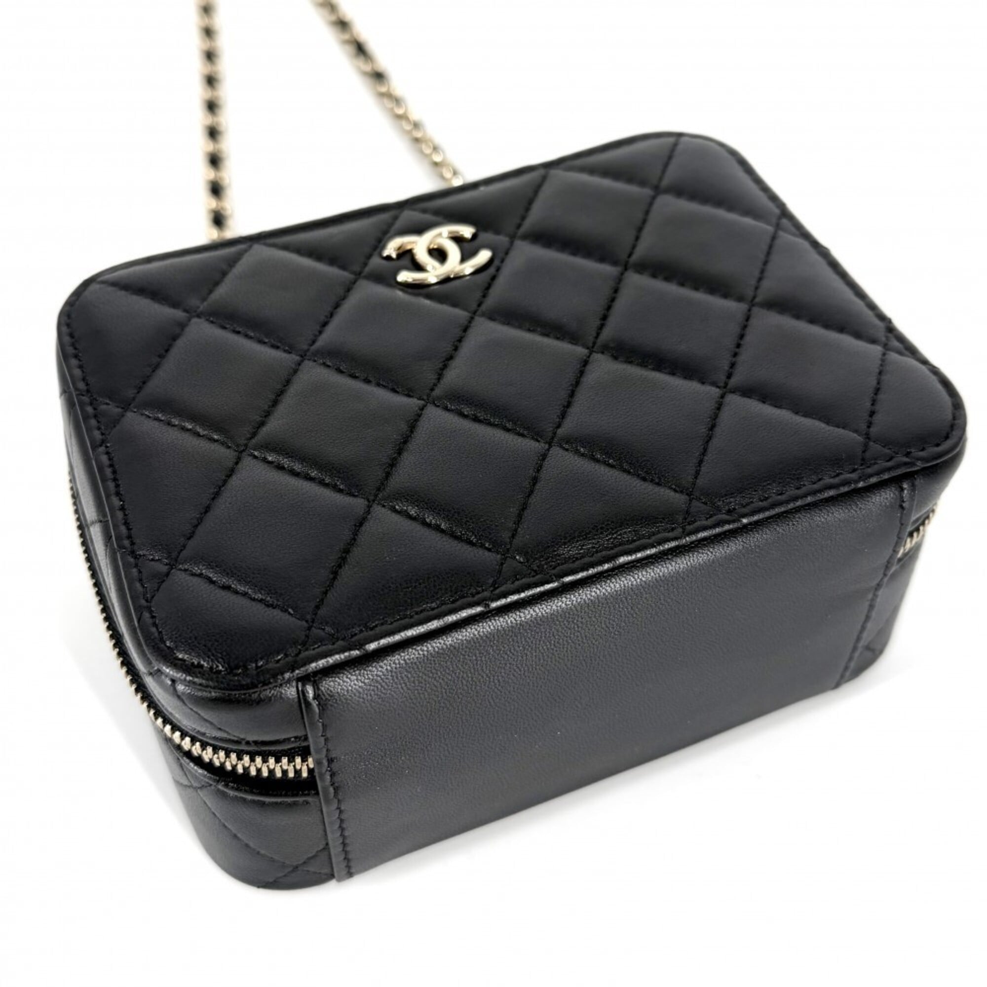 Chanel Matelasse Black Leather Shoulder Bag (Pre-Owned)