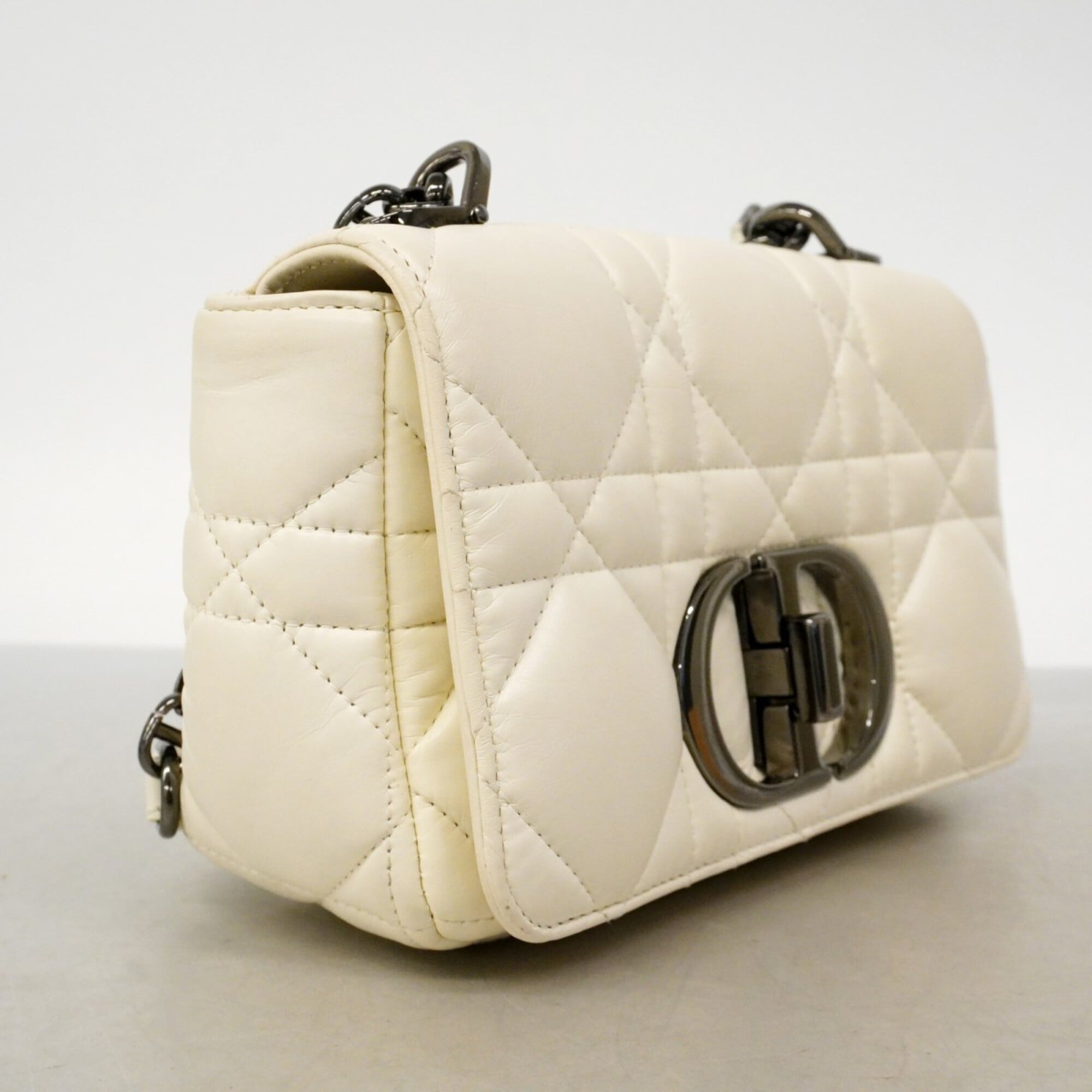 Christian Dior White Leather Shoulder Bag (Pre-Owned)