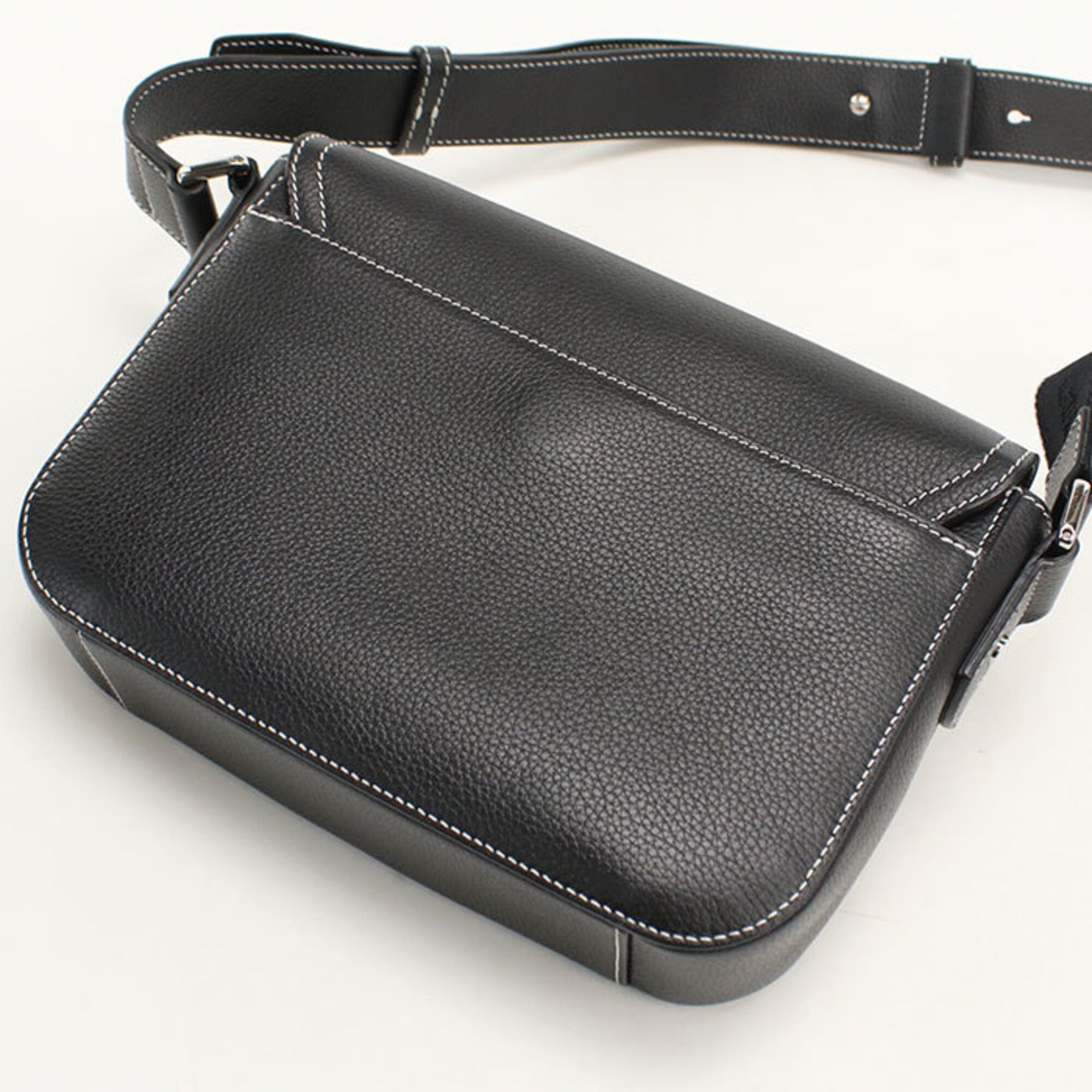 Christian Dior Black Leather Shoulder Bag (Pre-Owned)