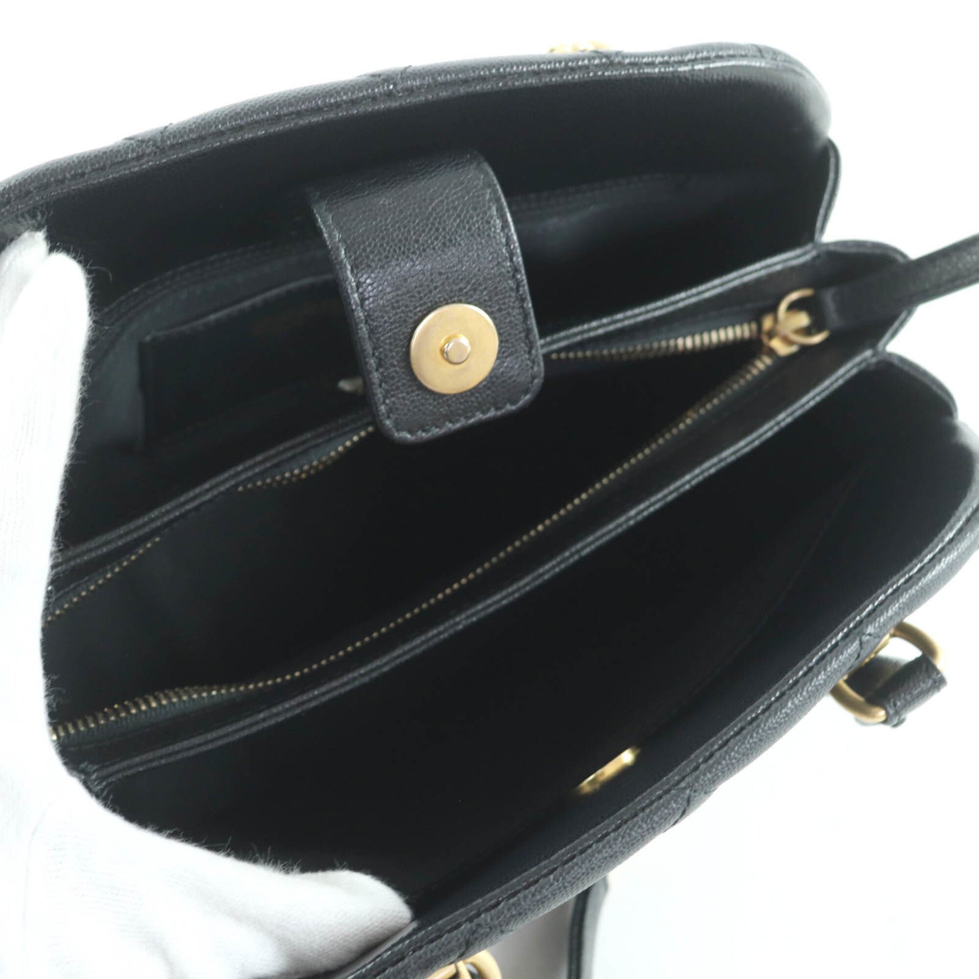 Chanel Matelasse Black Grained Calfskin Handbag (Pre-Owned)
