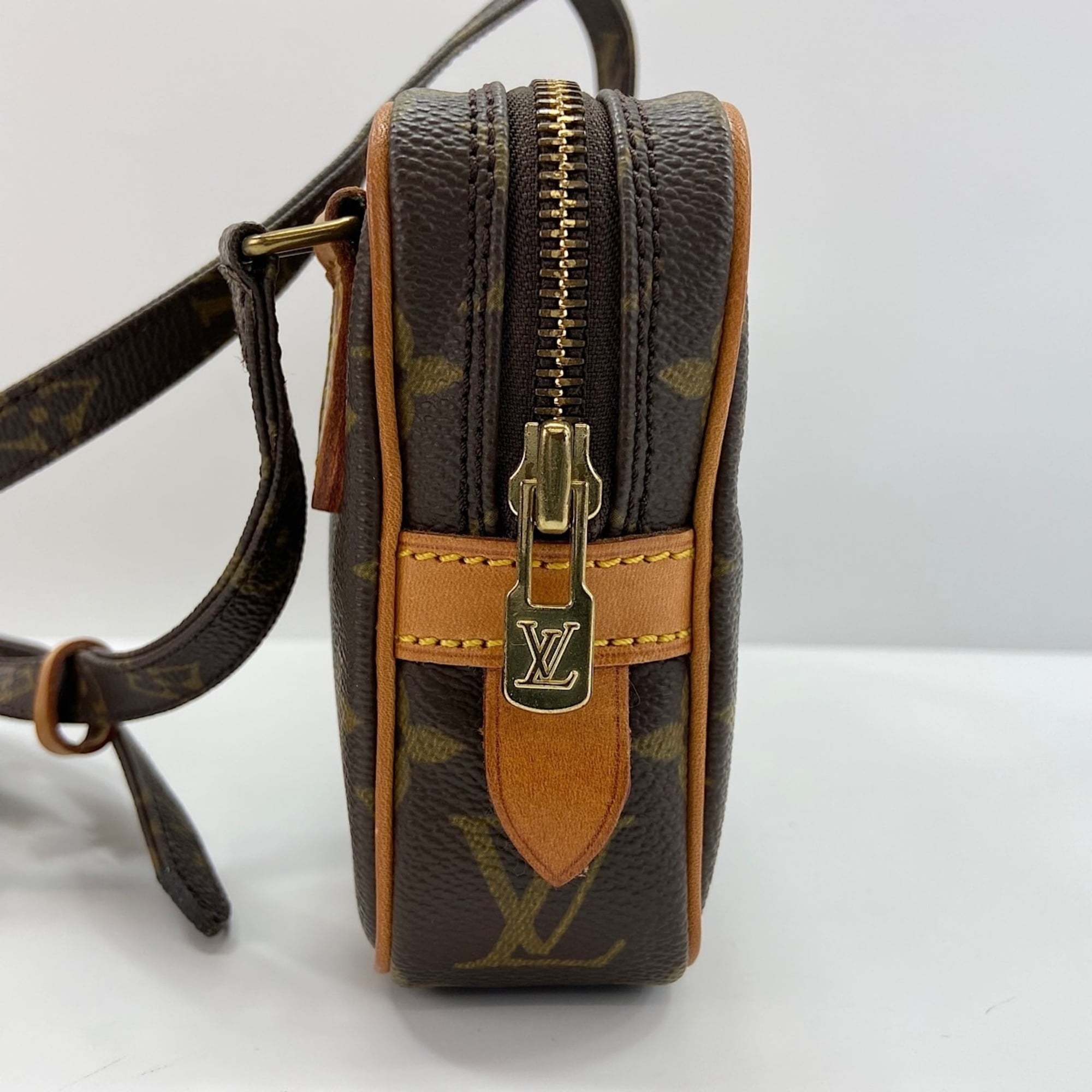 Louis Vuitton Brown Pochette Shoulder Bag (Pre-Owned)