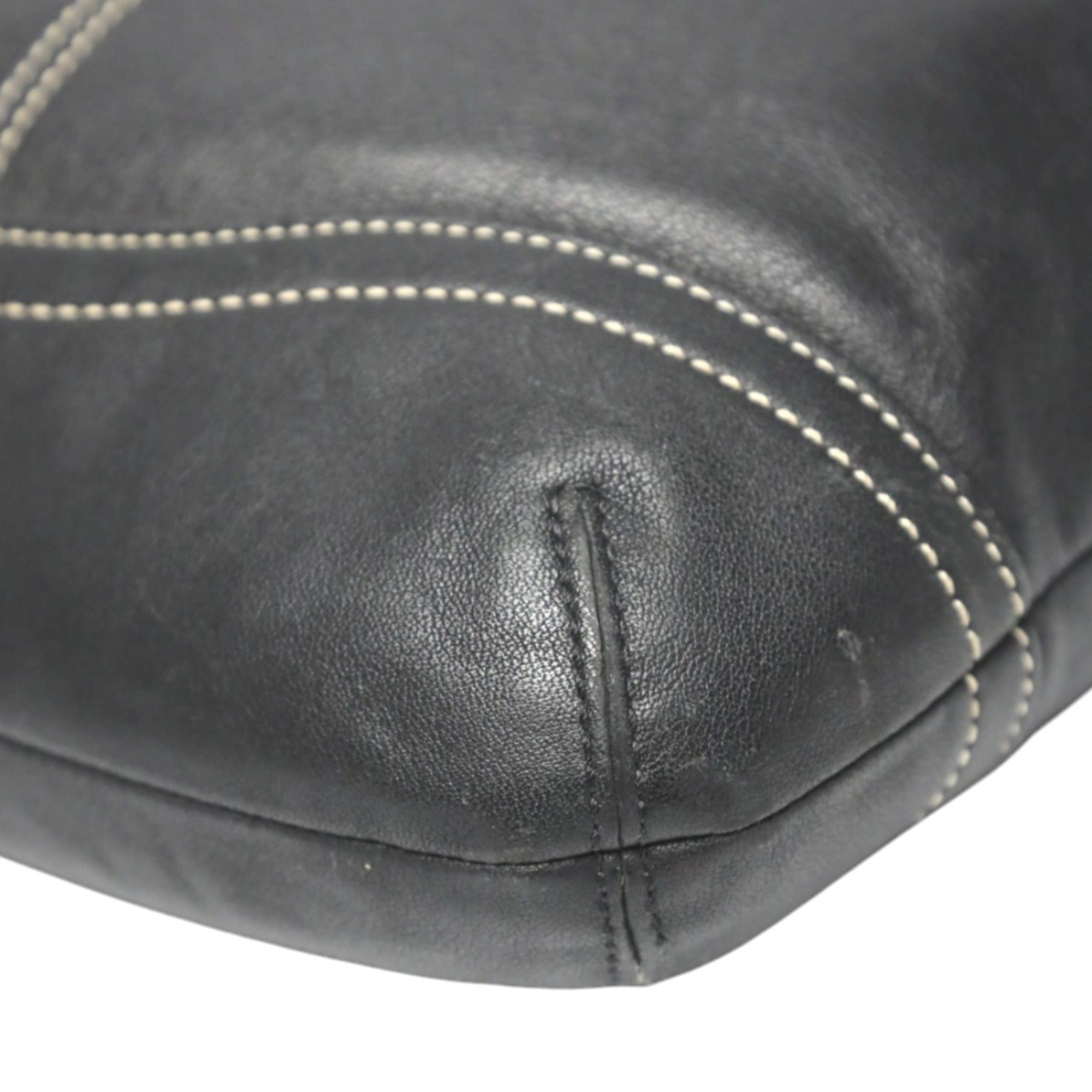 Coach Black Leather Shoulder Bag (Pre-Owned)