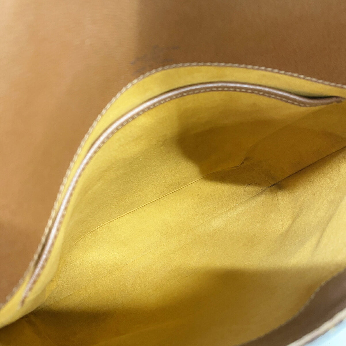 Louis Vuitton Brown Shoulder Bag (Pre-Owned)