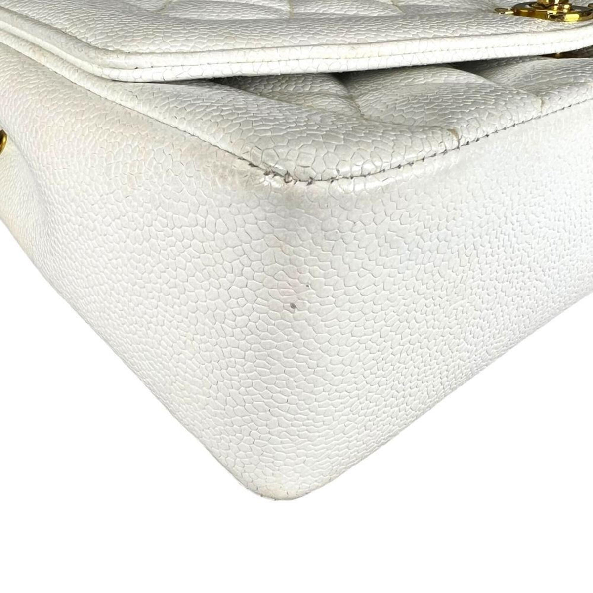 Chanel White Grained Calfskin Shoulder Bag (Pre-Owned)