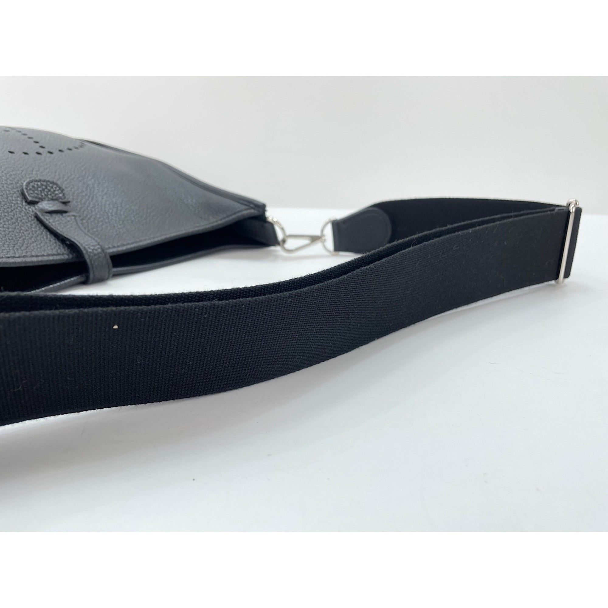 Hermes Black Shoulder Bag (Pre-Owned)