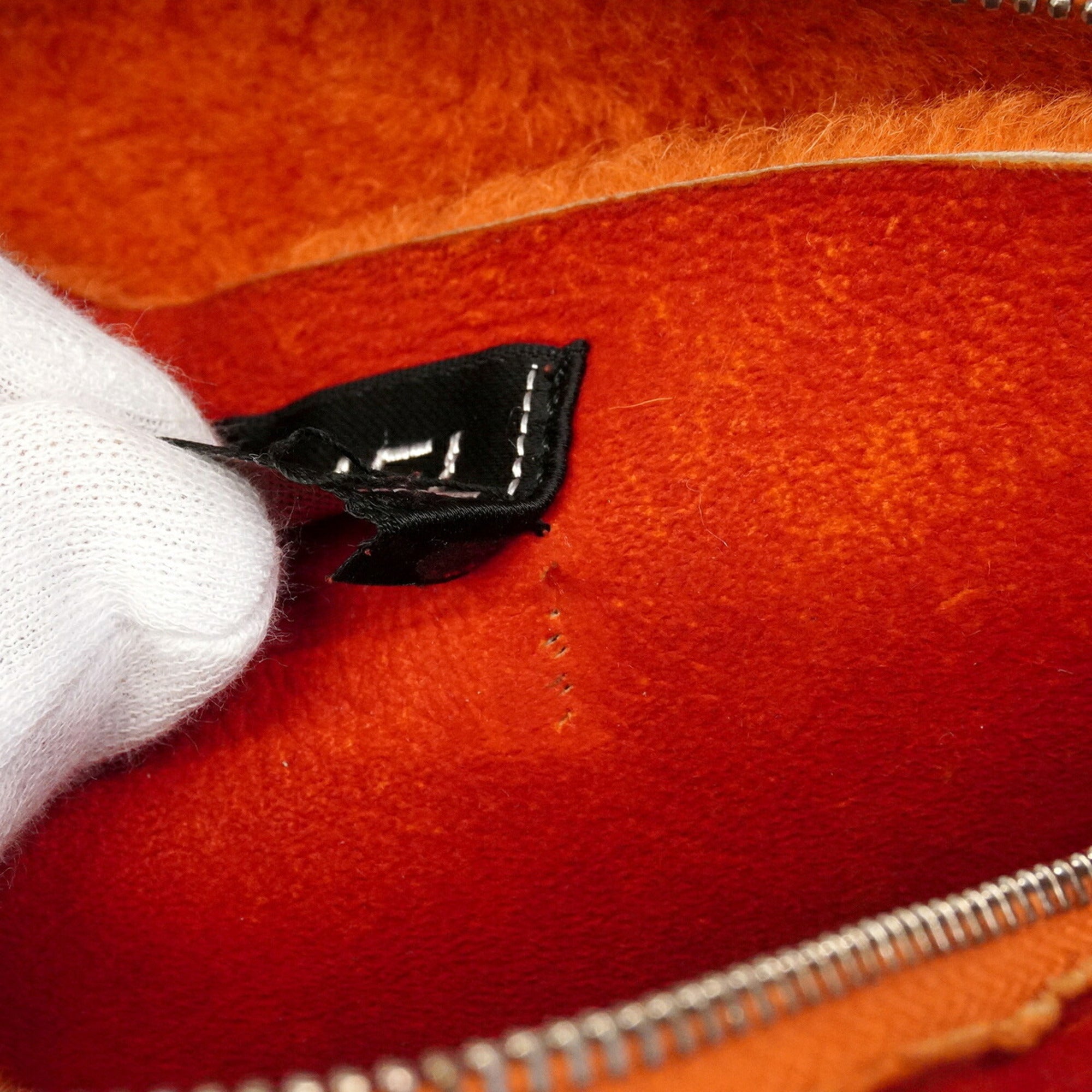 Chanel Orange Shoulder Bag (Pre-Owned)