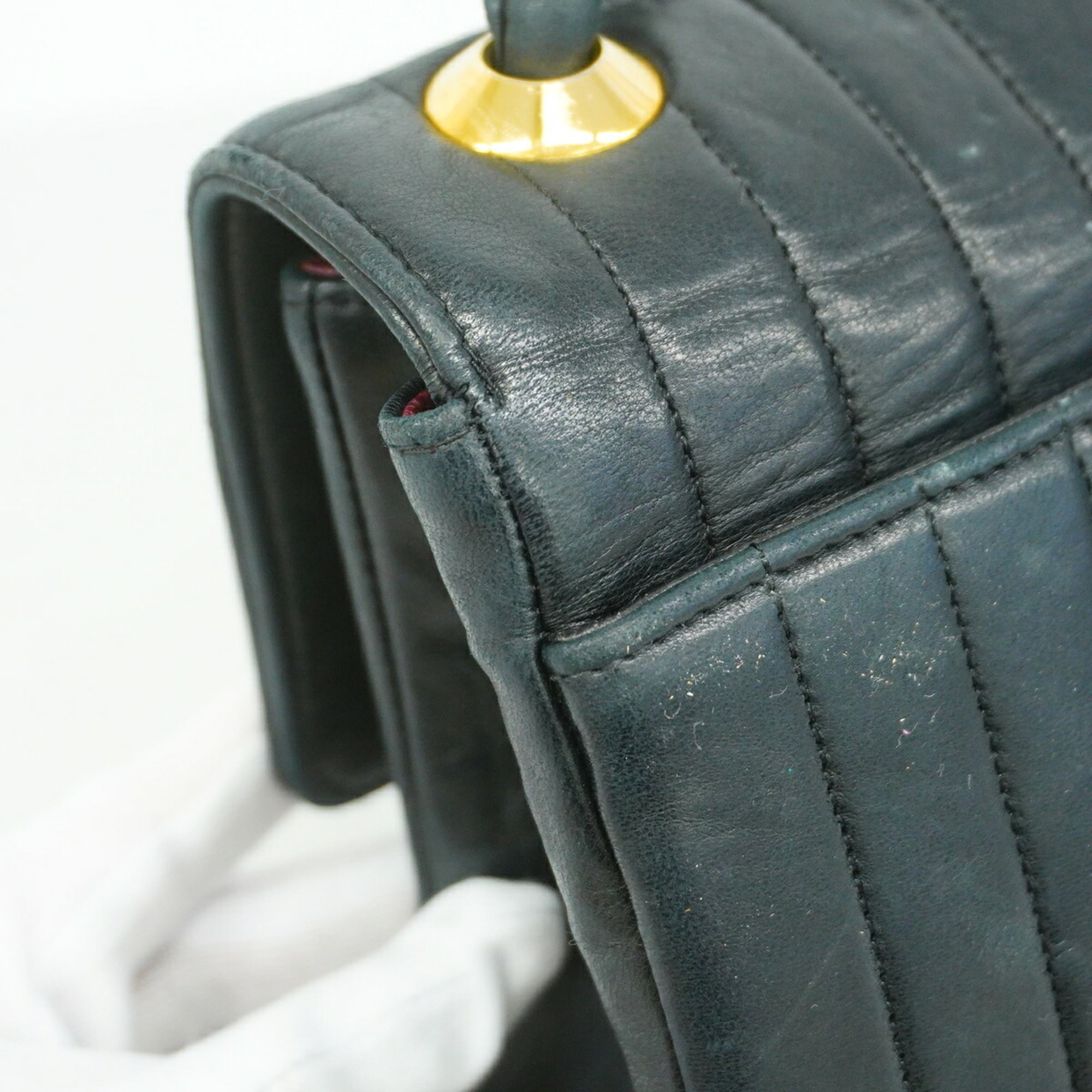 Chanel Black Leather Shoulder Bag (Pre-Owned)