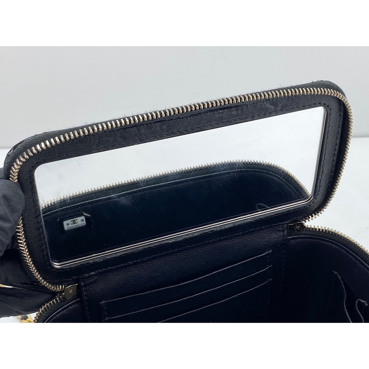 Chanel Black Shoulder Bag (Pre-Owned)
