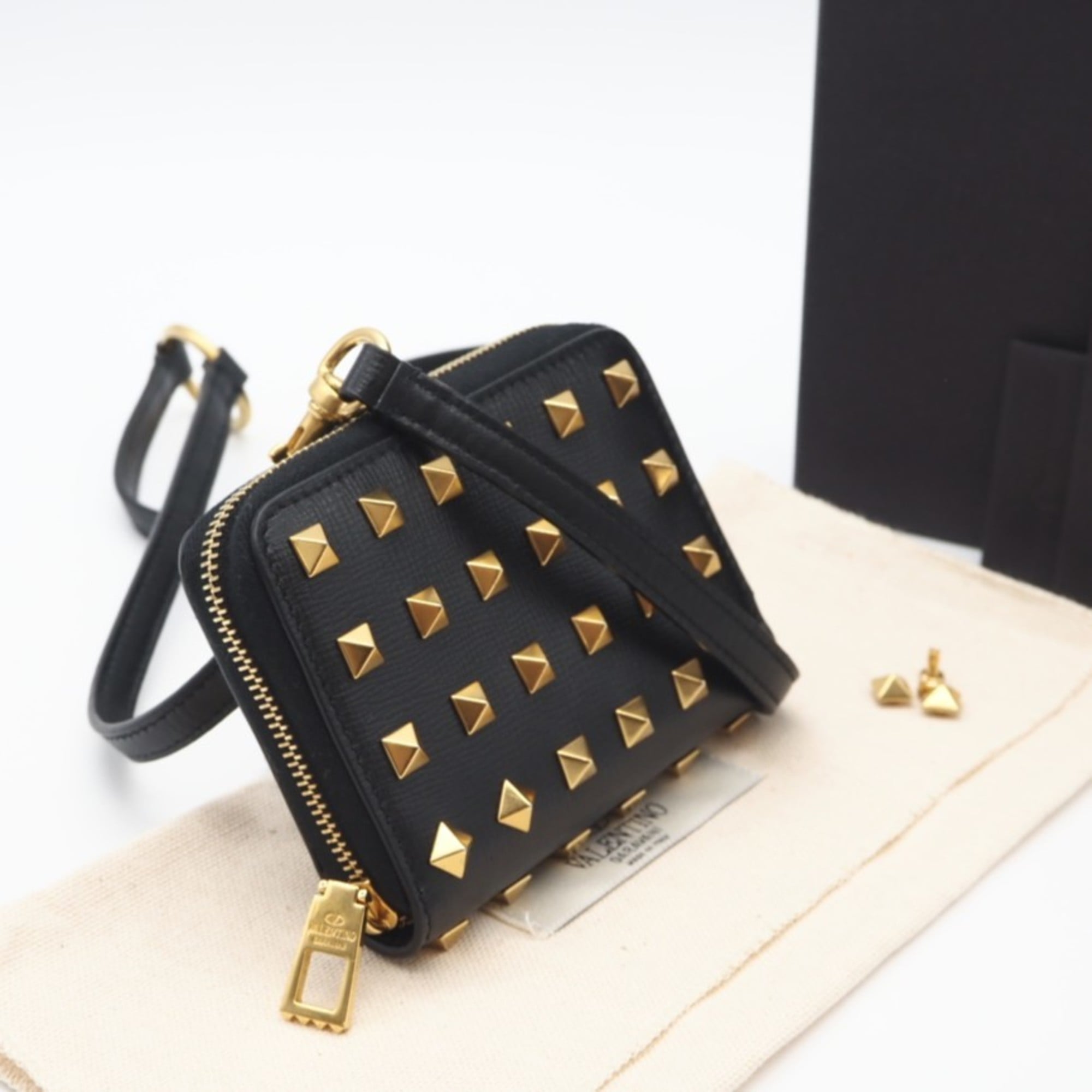 Valentino Black Leather Shoulder Bag (Pre-Owned)