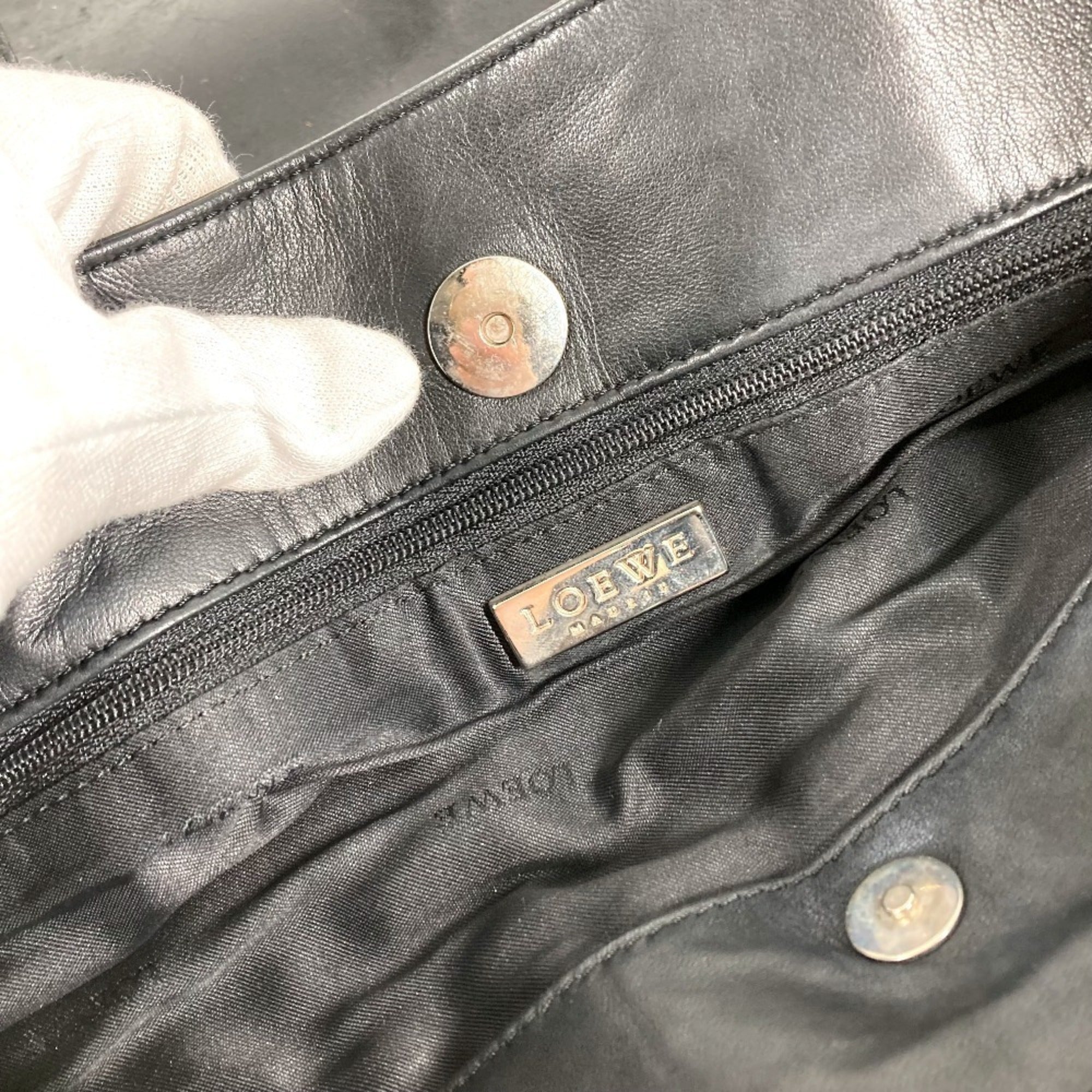 Loewe Black Leather Handbag (Pre-Owned)