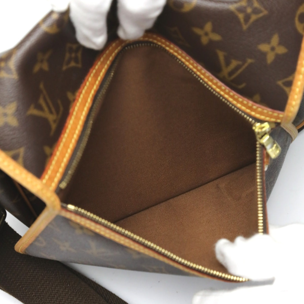 Louis Vuitton Brown Monogram Monogram Shoulder Bag (Pre-Owned)