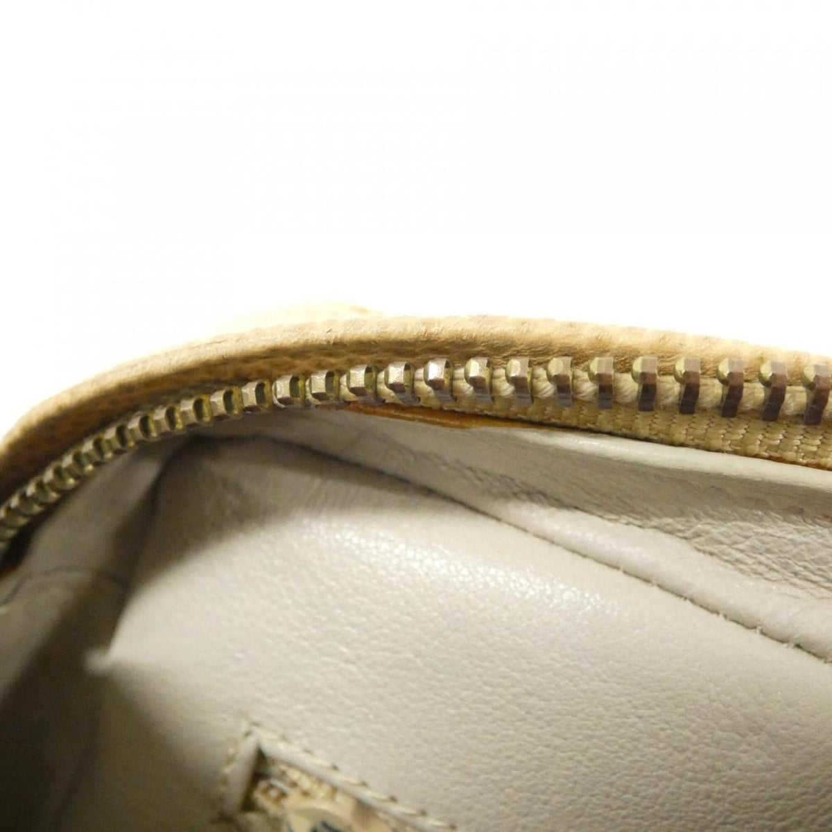 Chanel Beige Grained Calfskin Shoulder Bag (Pre-Owned)