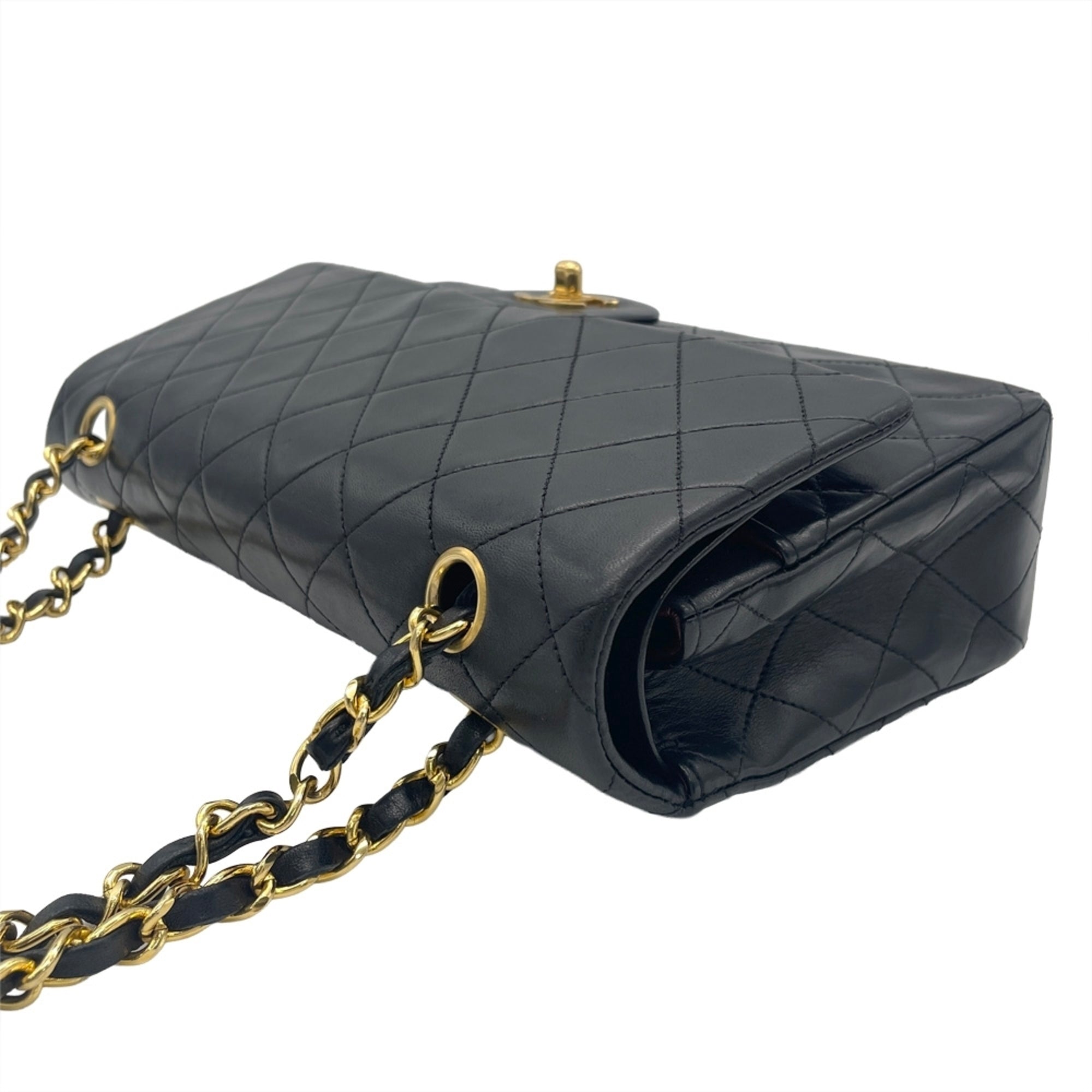 Chanel Matelasse Black Leather Shoulder Bag (Pre-Owned)